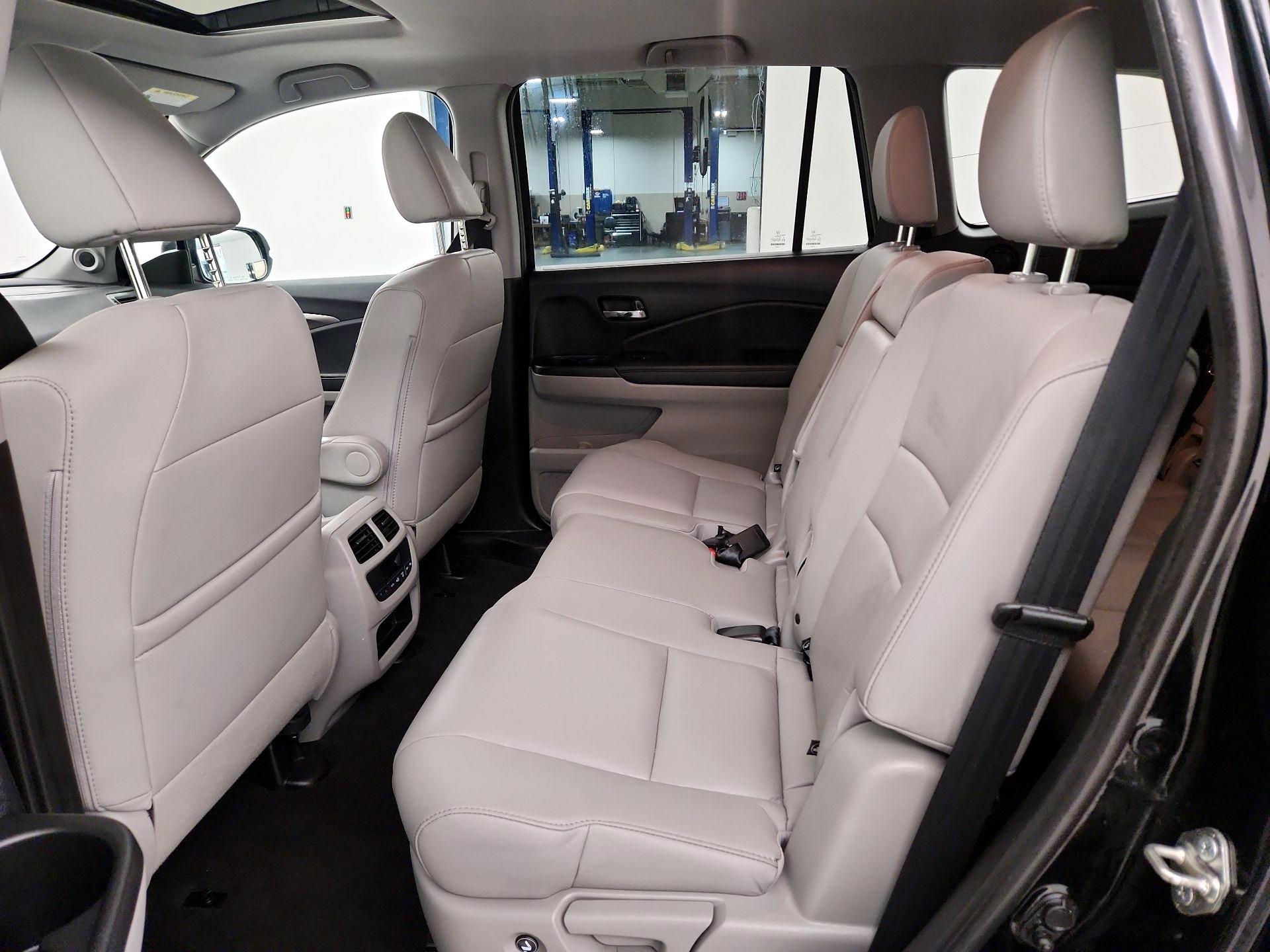 Thumbnail: 2017 Honda Pilot - 20