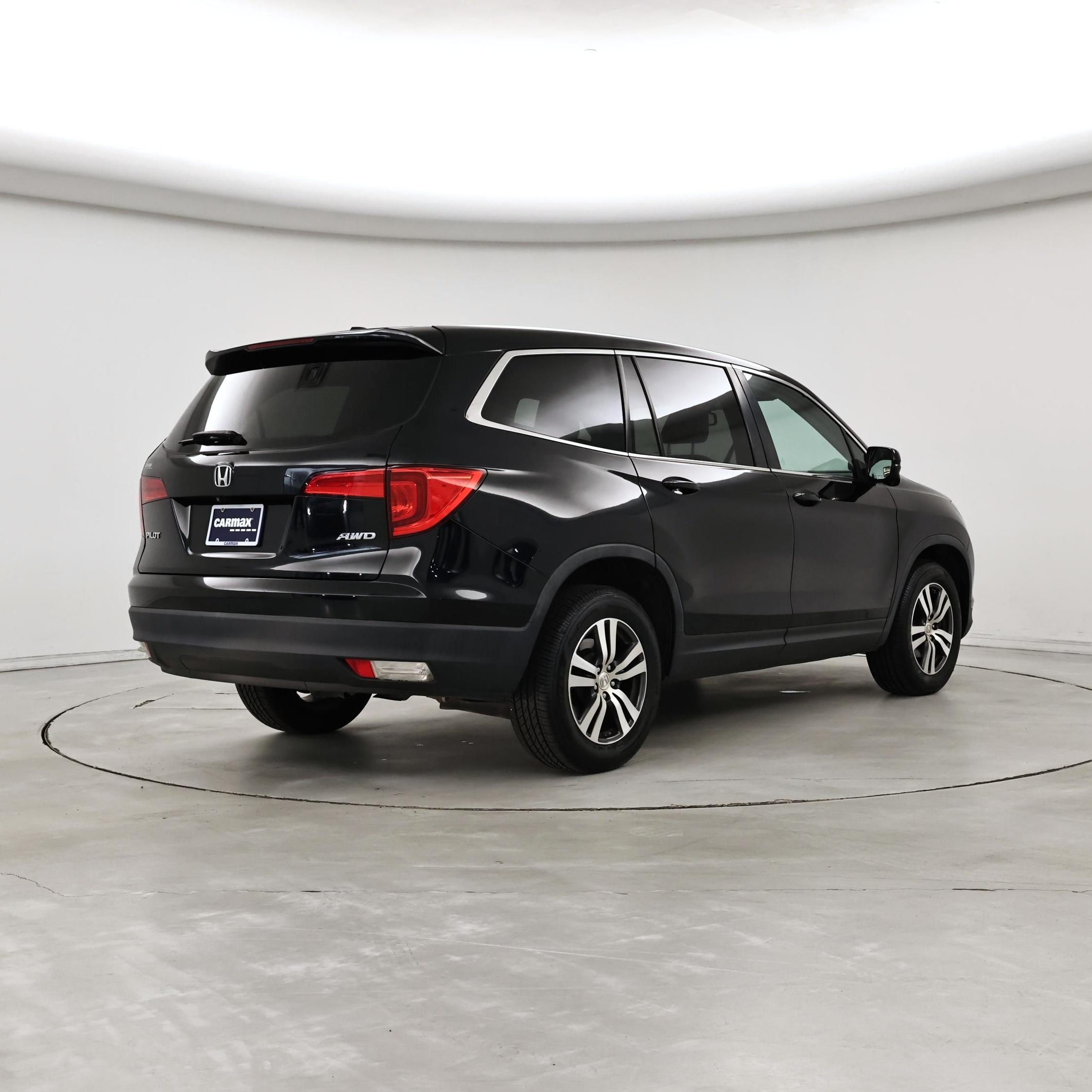 Thumbnail: 2017 Honda Pilot - 8