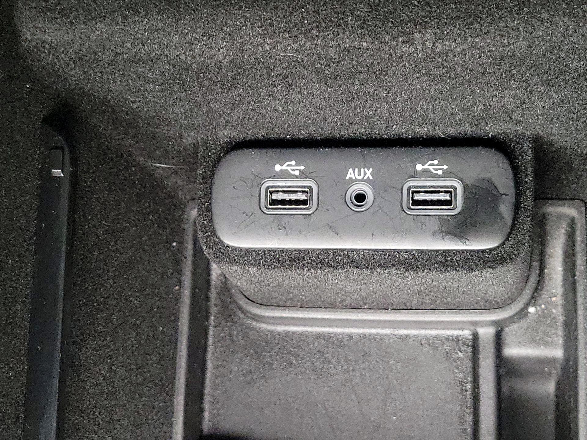 Thumbnail: 2017 Chrysler 300 - 19