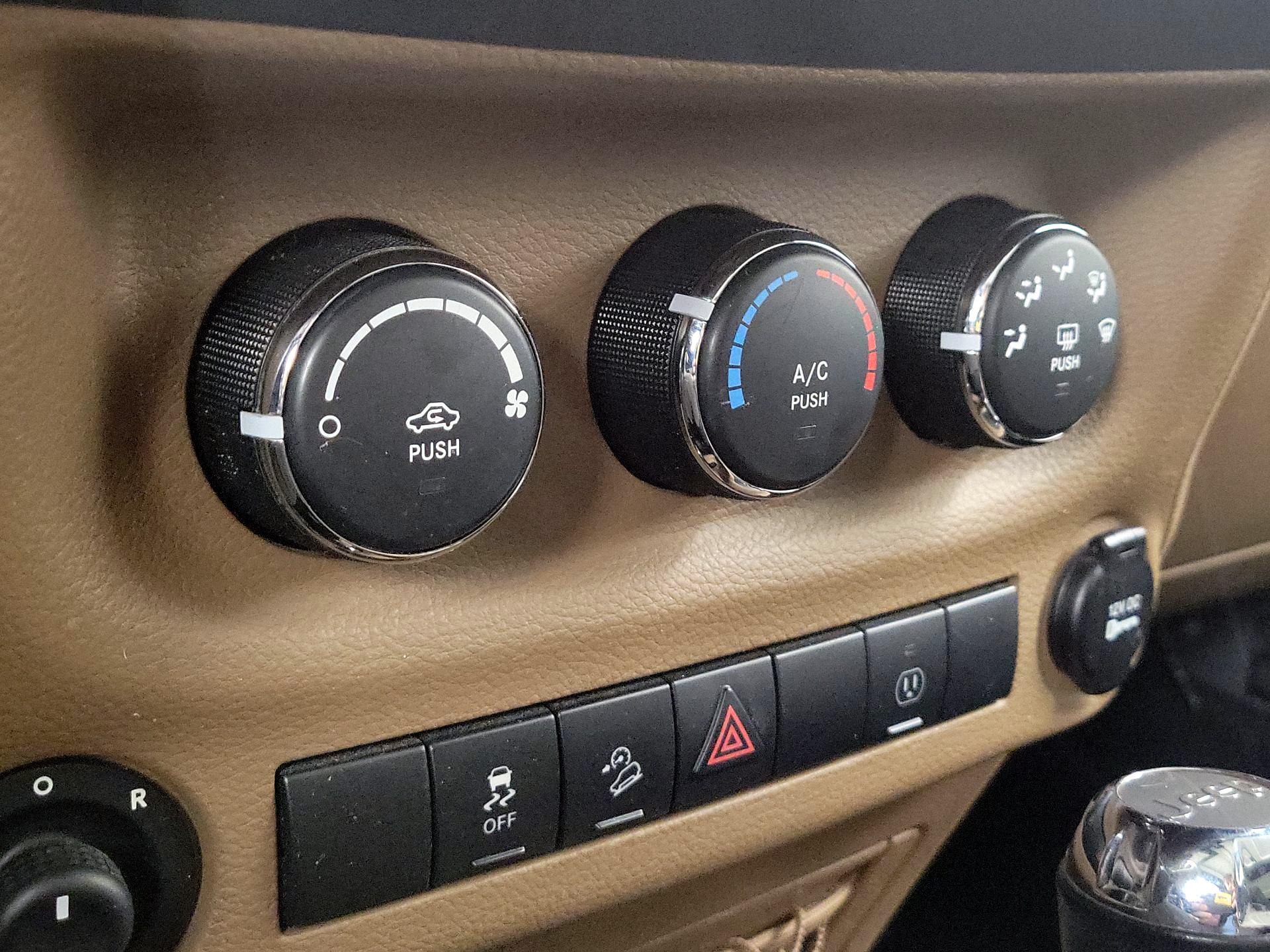 Thumbnail: 2014 Jeep Wrangler - 14