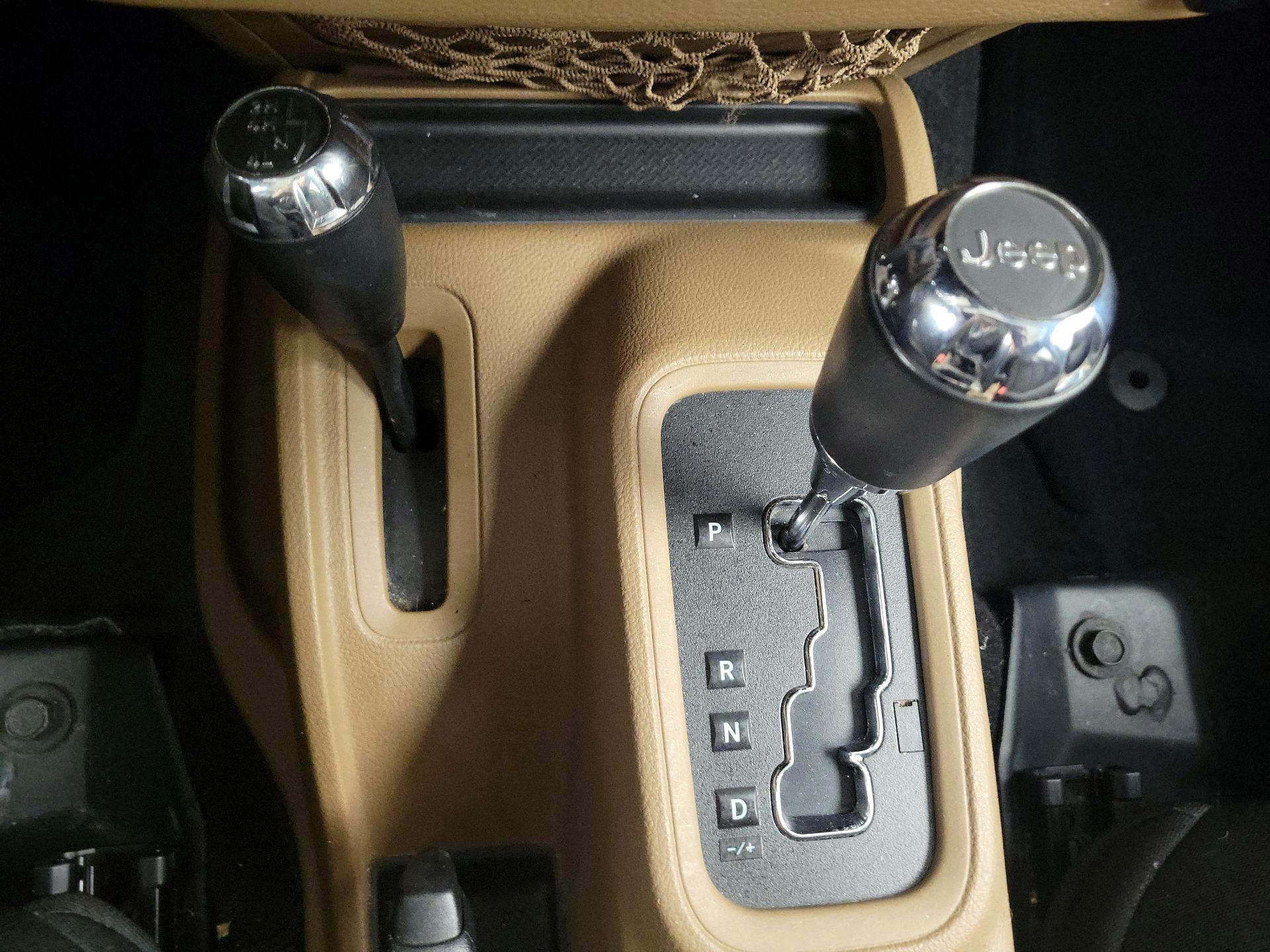 Thumbnail: 2014 Jeep Wrangler - 15