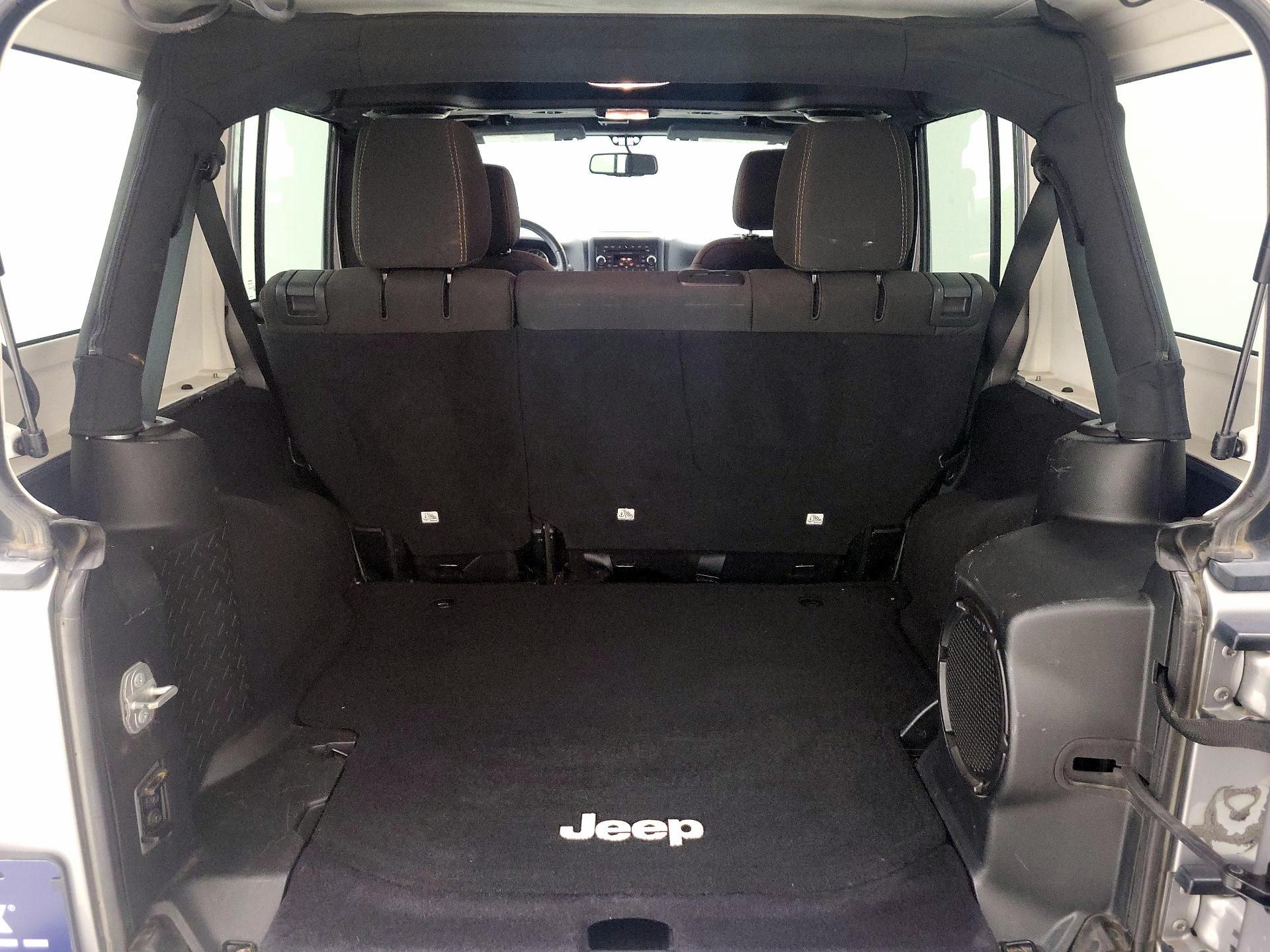 Thumbnail: 2014 Jeep Wrangler - 17