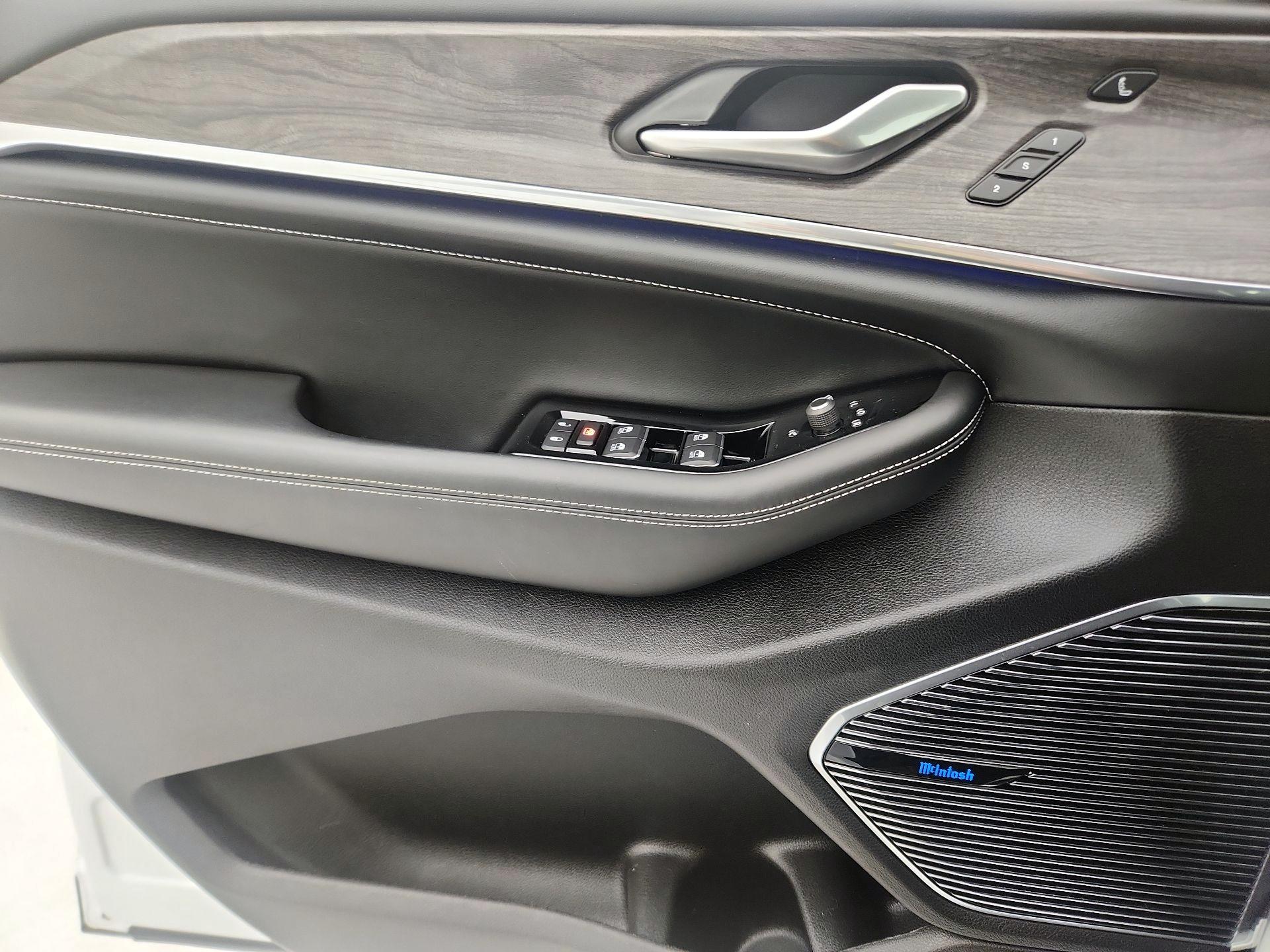 Thumbnail: 2022 Jeep Grand Cherokee - 12