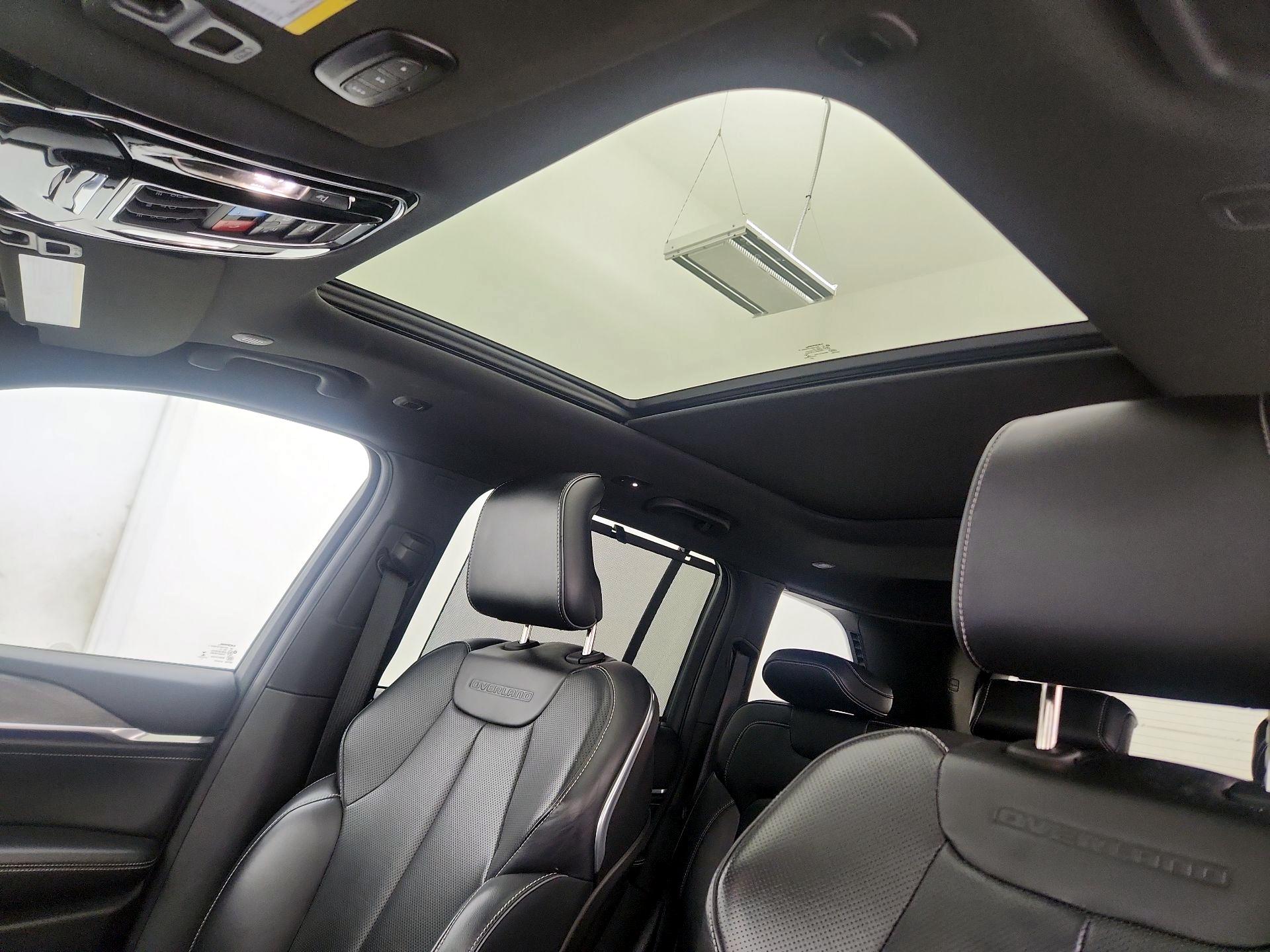 Thumbnail: 2022 Jeep Grand Cherokee - 20