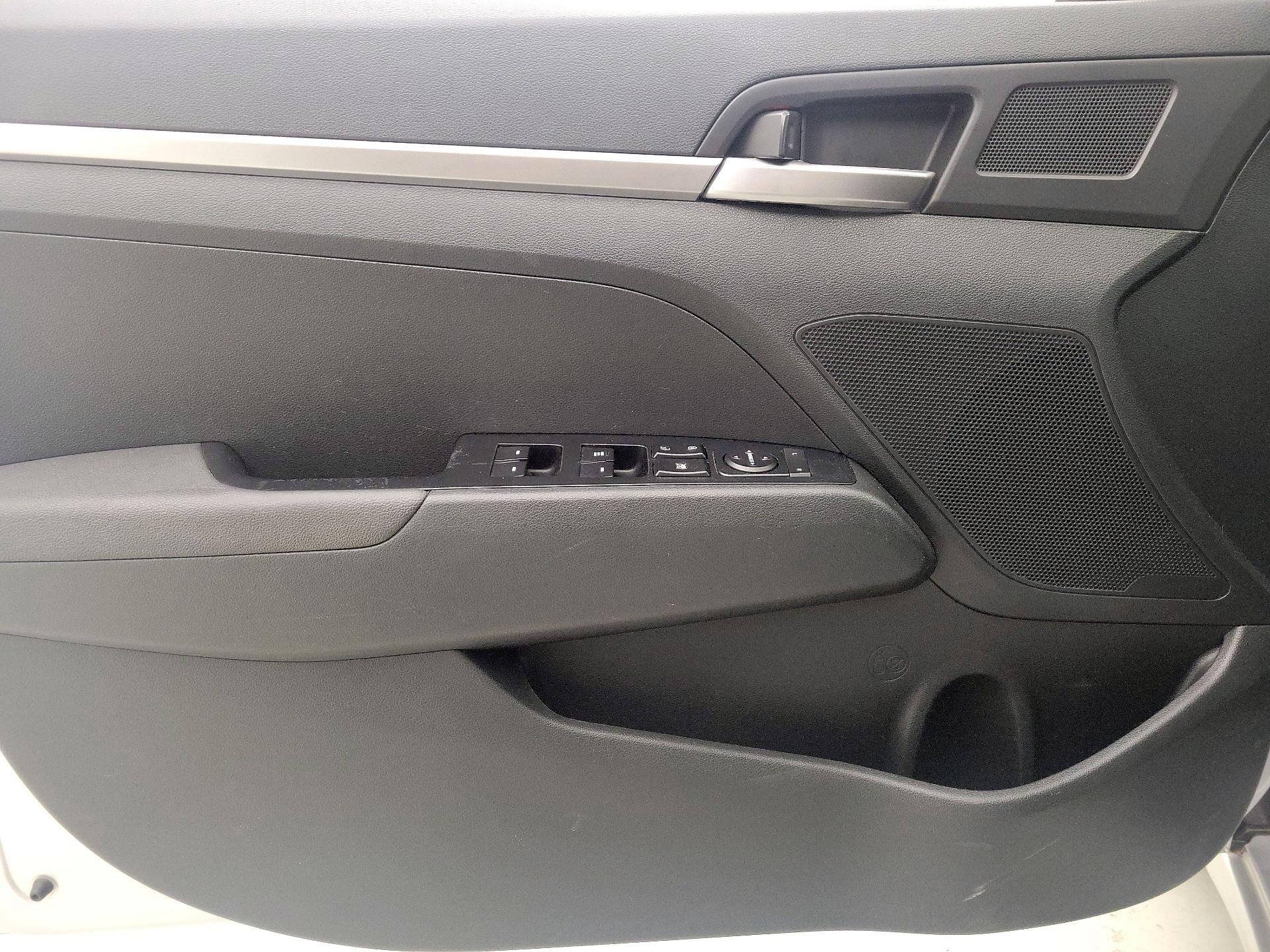 Thumbnail: 2019 Hyundai Elantra - 12