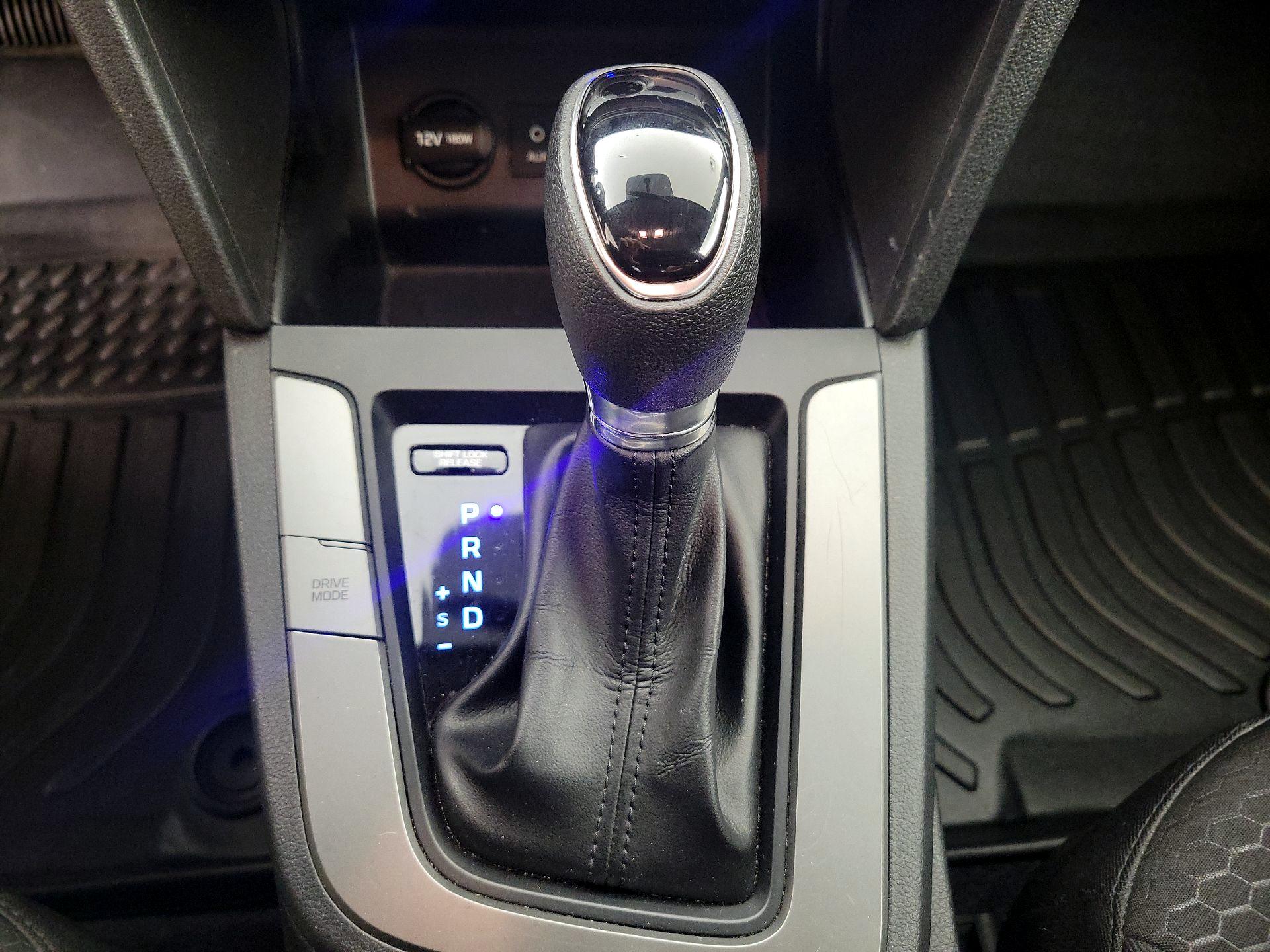 Thumbnail: 2019 Hyundai Elantra - 17