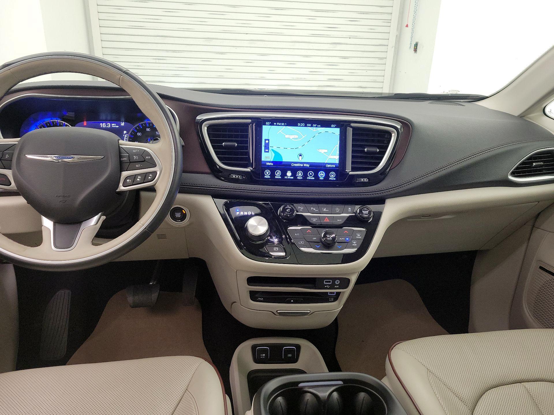 Thumbnail: 2017 Chrysler Pacifica - 9