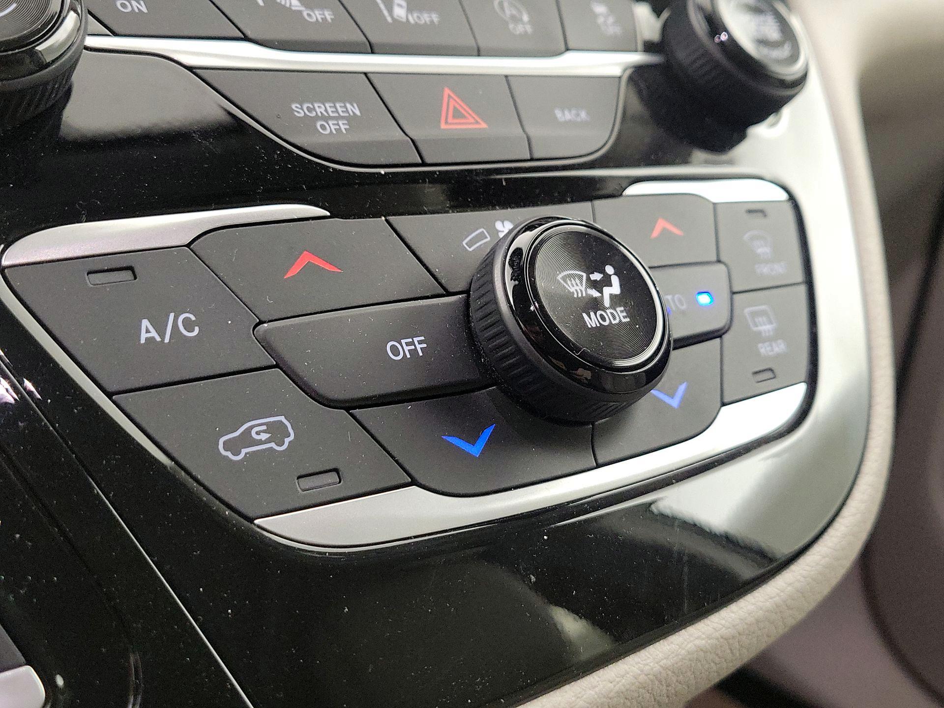 Thumbnail: 2017 Chrysler Pacifica - 17