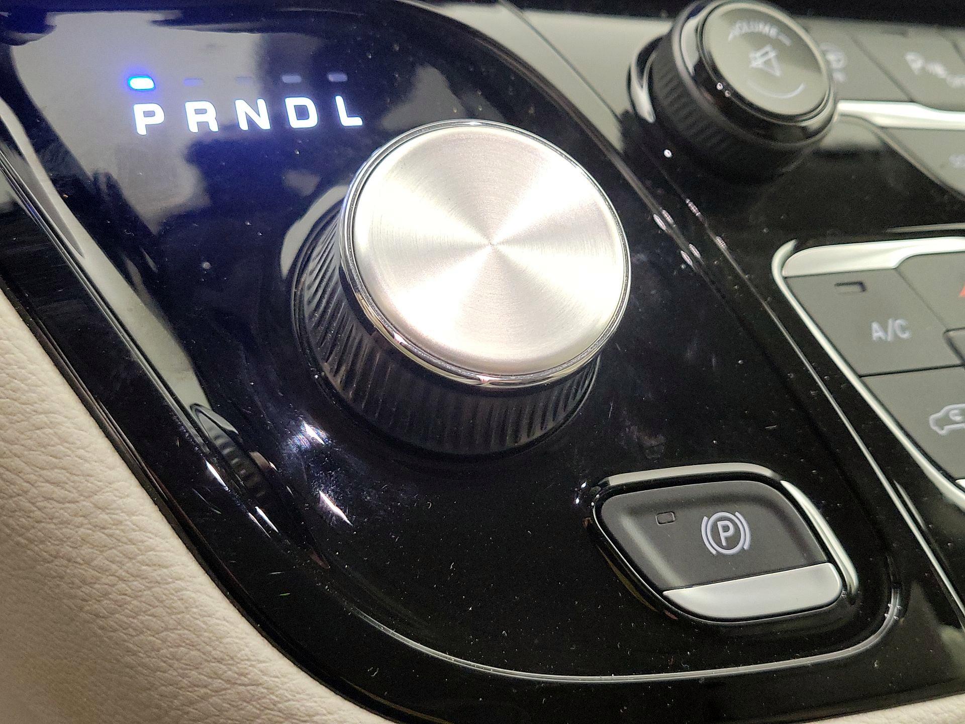 Thumbnail: 2017 Chrysler Pacifica - 18