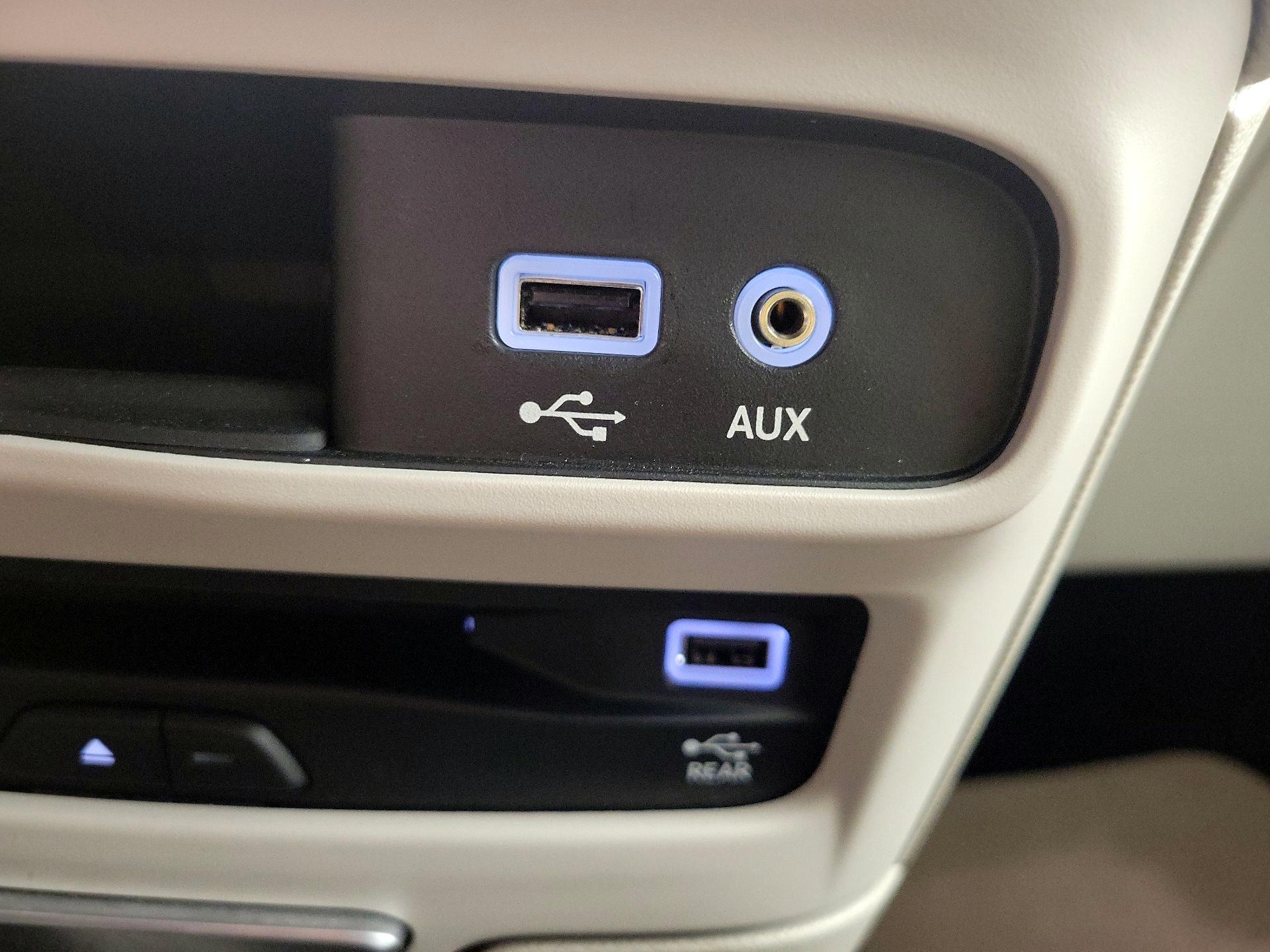 Thumbnail: 2017 Chrysler Pacifica - 19