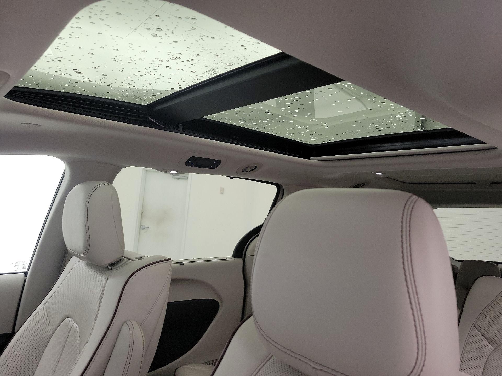 Thumbnail: 2017 Chrysler Pacifica - 20