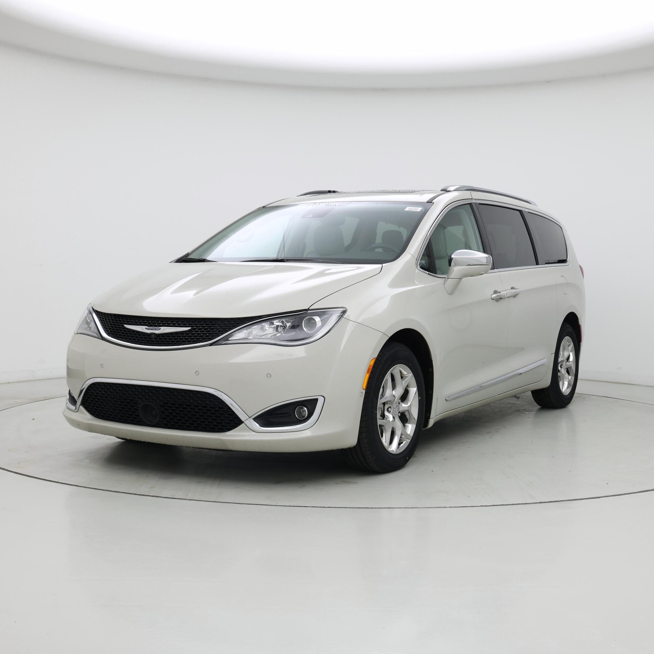 Thumbnail: 2017 Chrysler Pacifica - 4