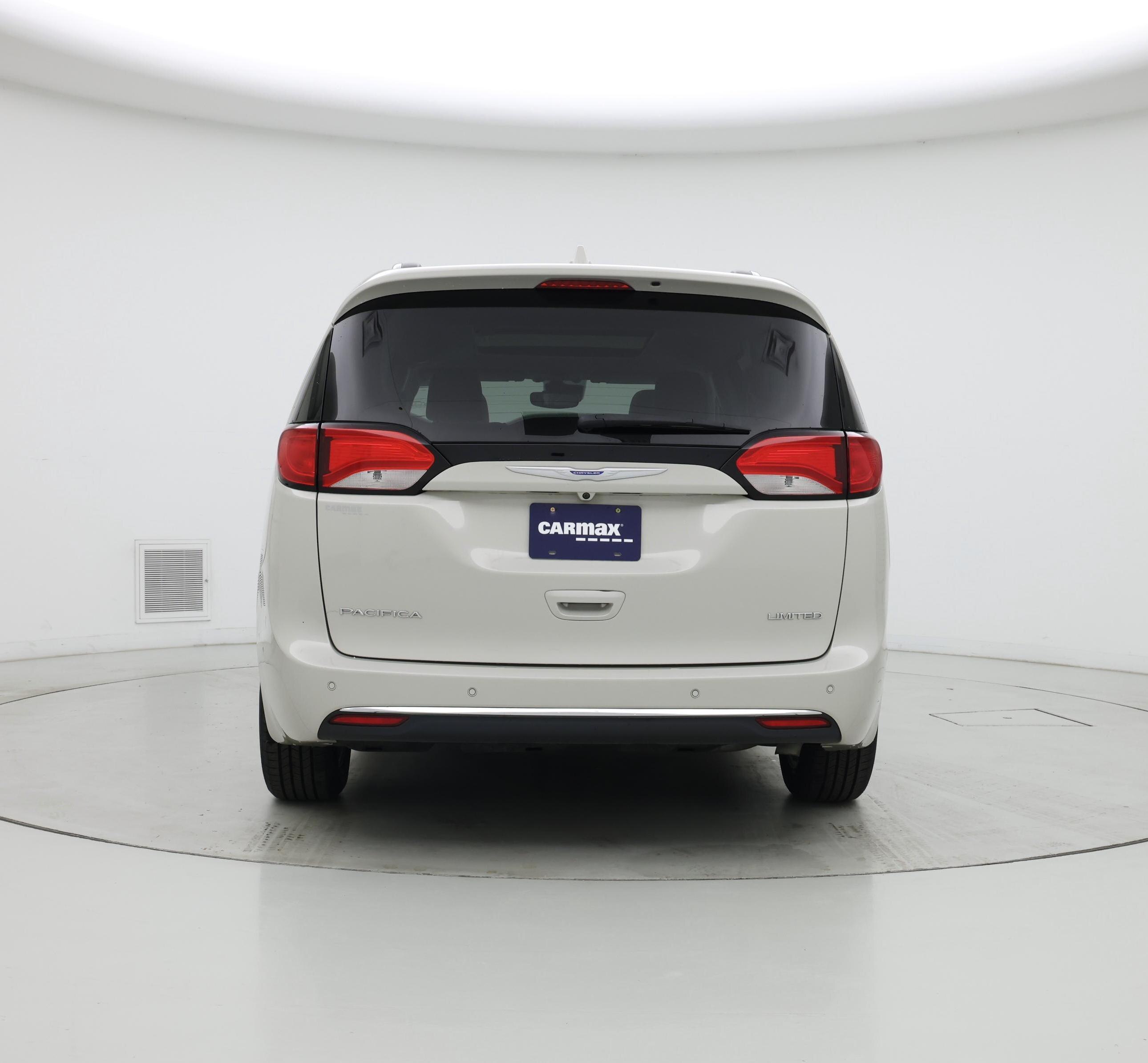 Thumbnail: 2017 Chrysler Pacifica - 6