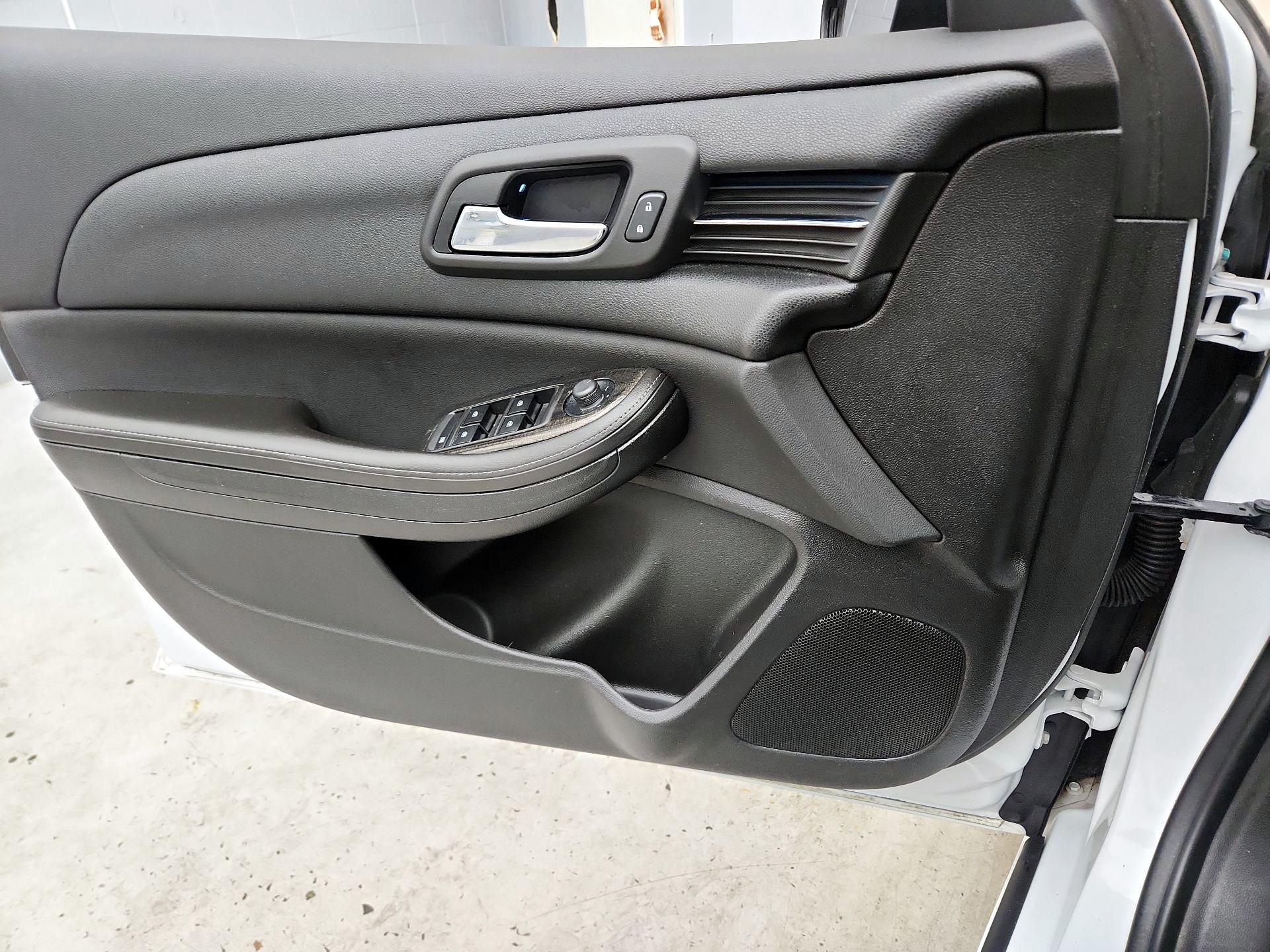 Thumbnail: 2015 Chevrolet Malibu - 12