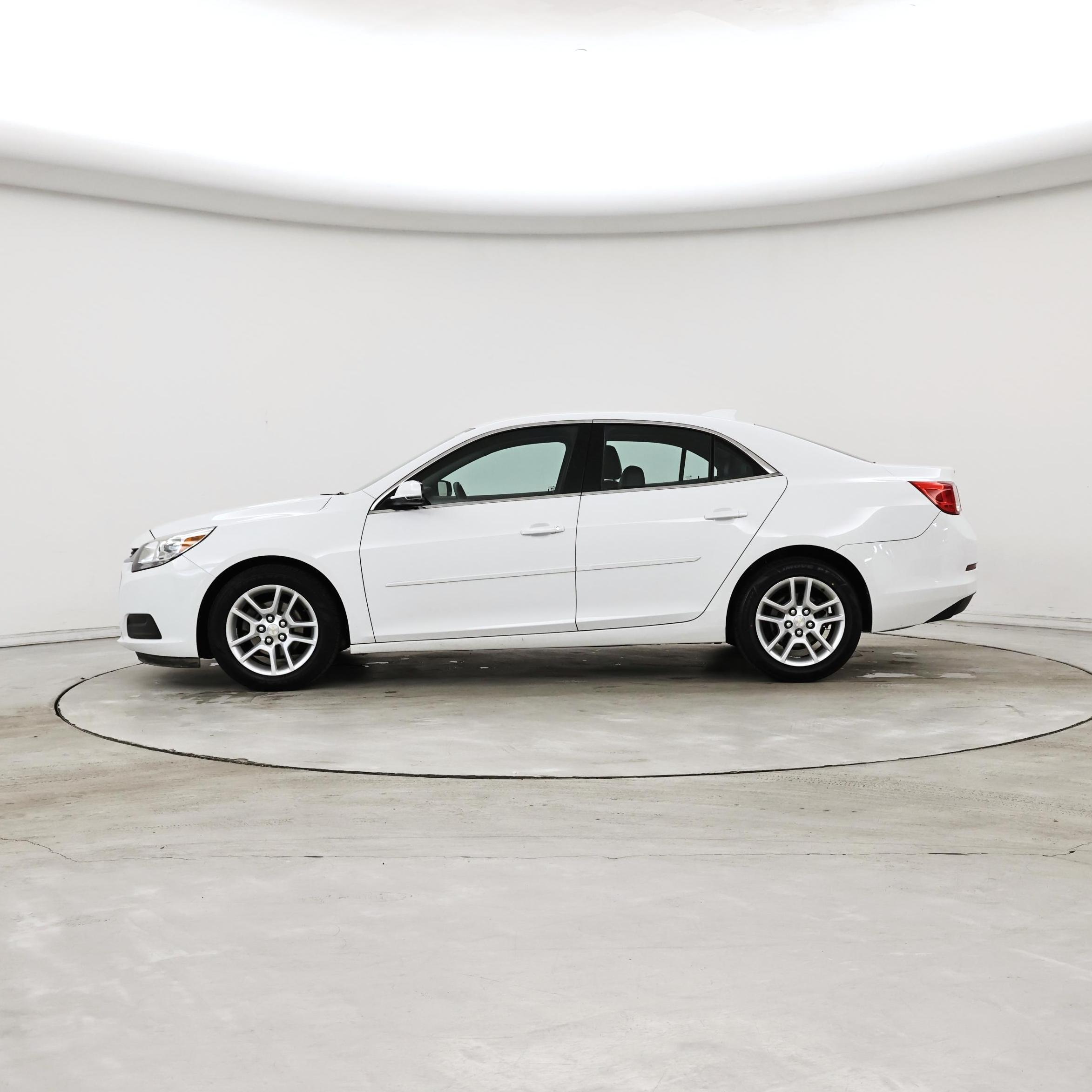 Thumbnail: 2015 Chevrolet Malibu - 3