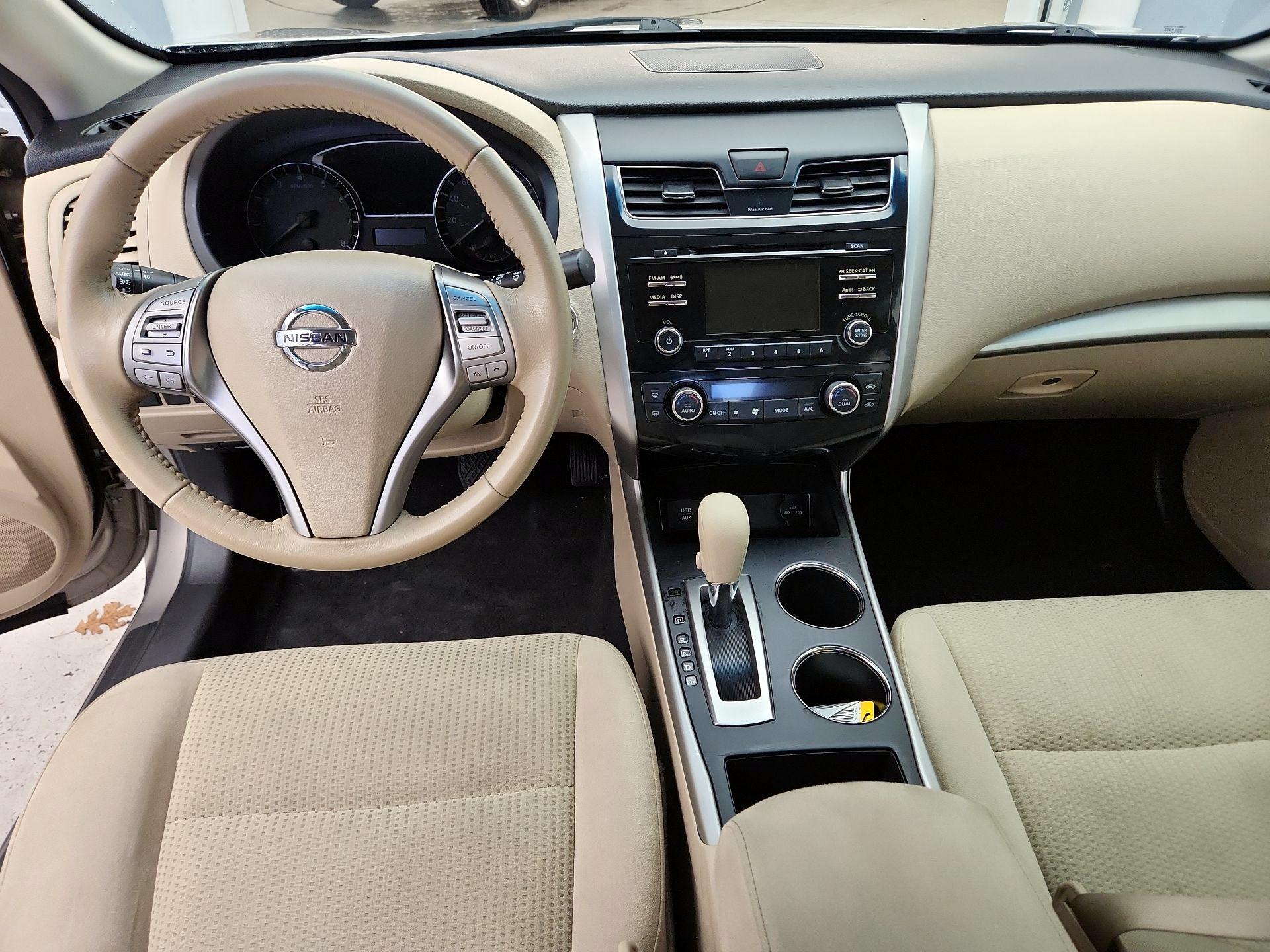 Thumbnail: 2015 Nissan Altima - 9