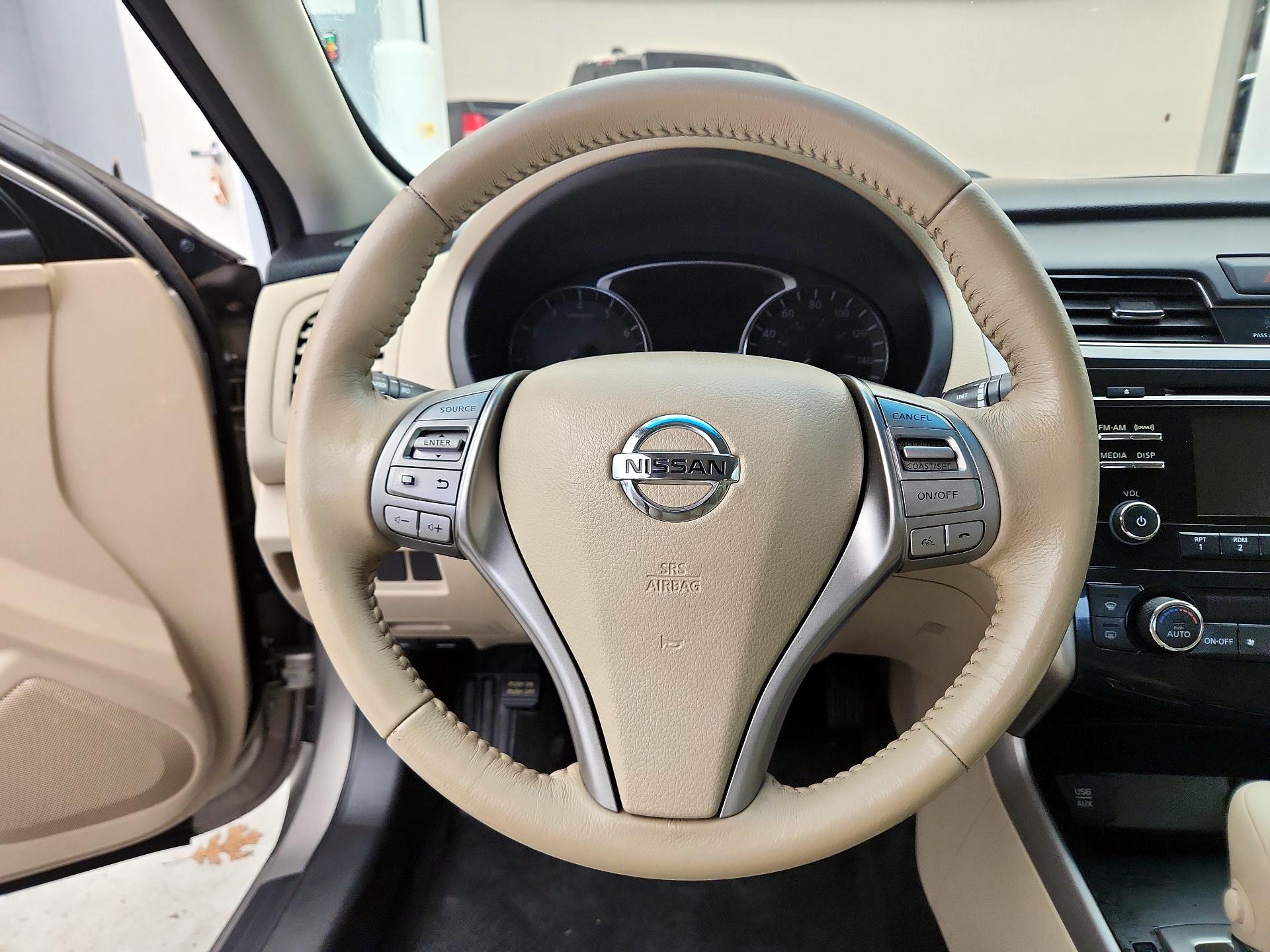 Thumbnail: 2015 Nissan Altima - 10