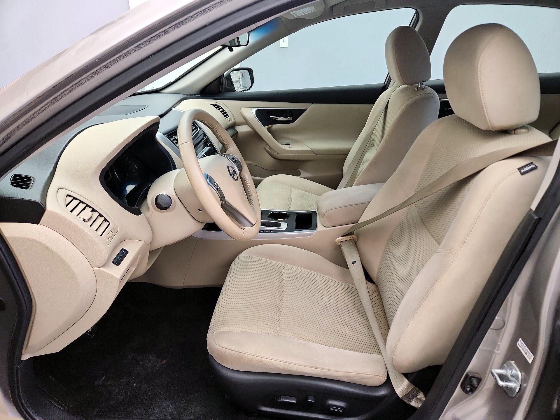 Thumbnail: 2015 Nissan Altima - 11