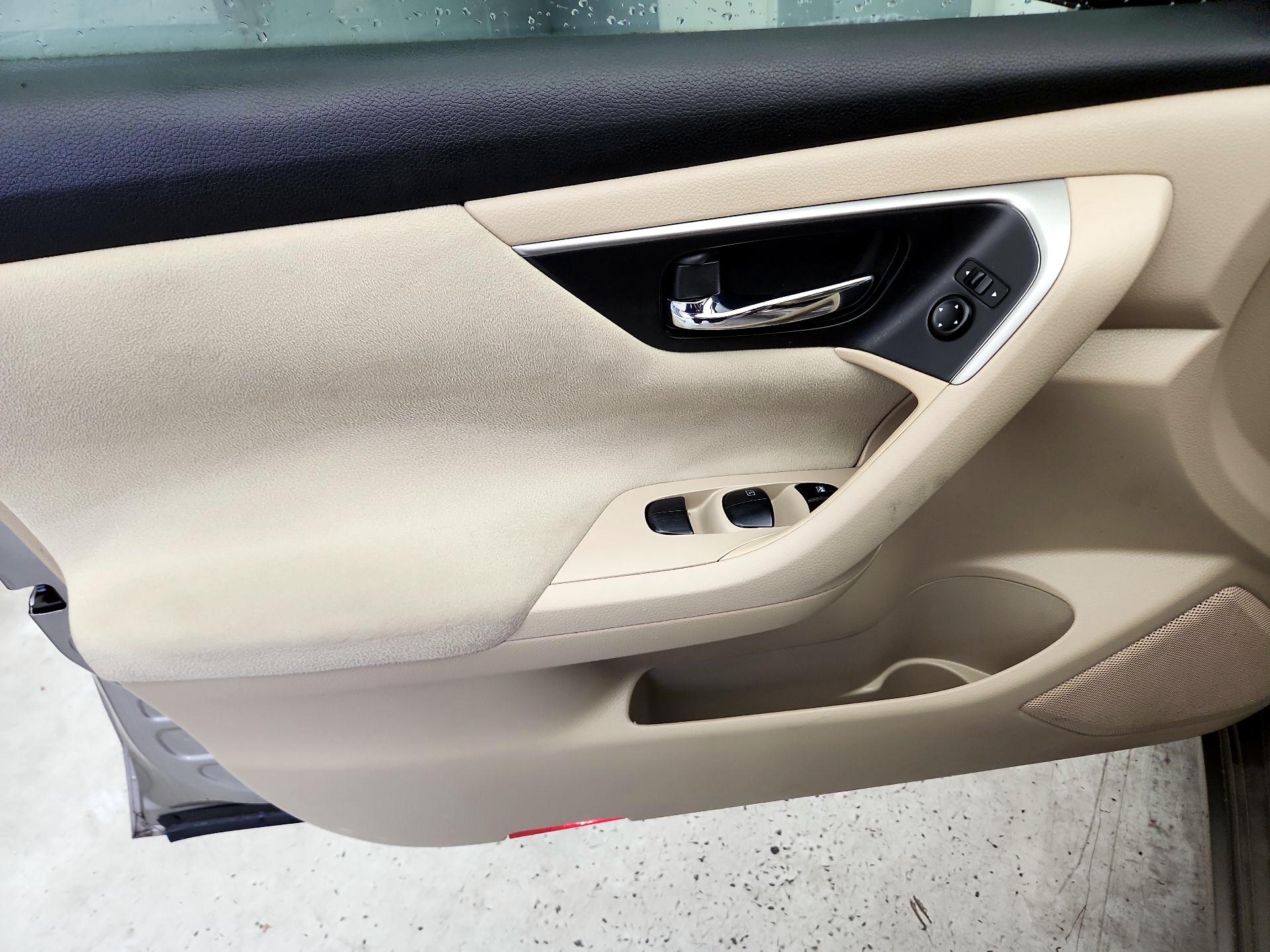 Thumbnail: 2015 Nissan Altima - 12