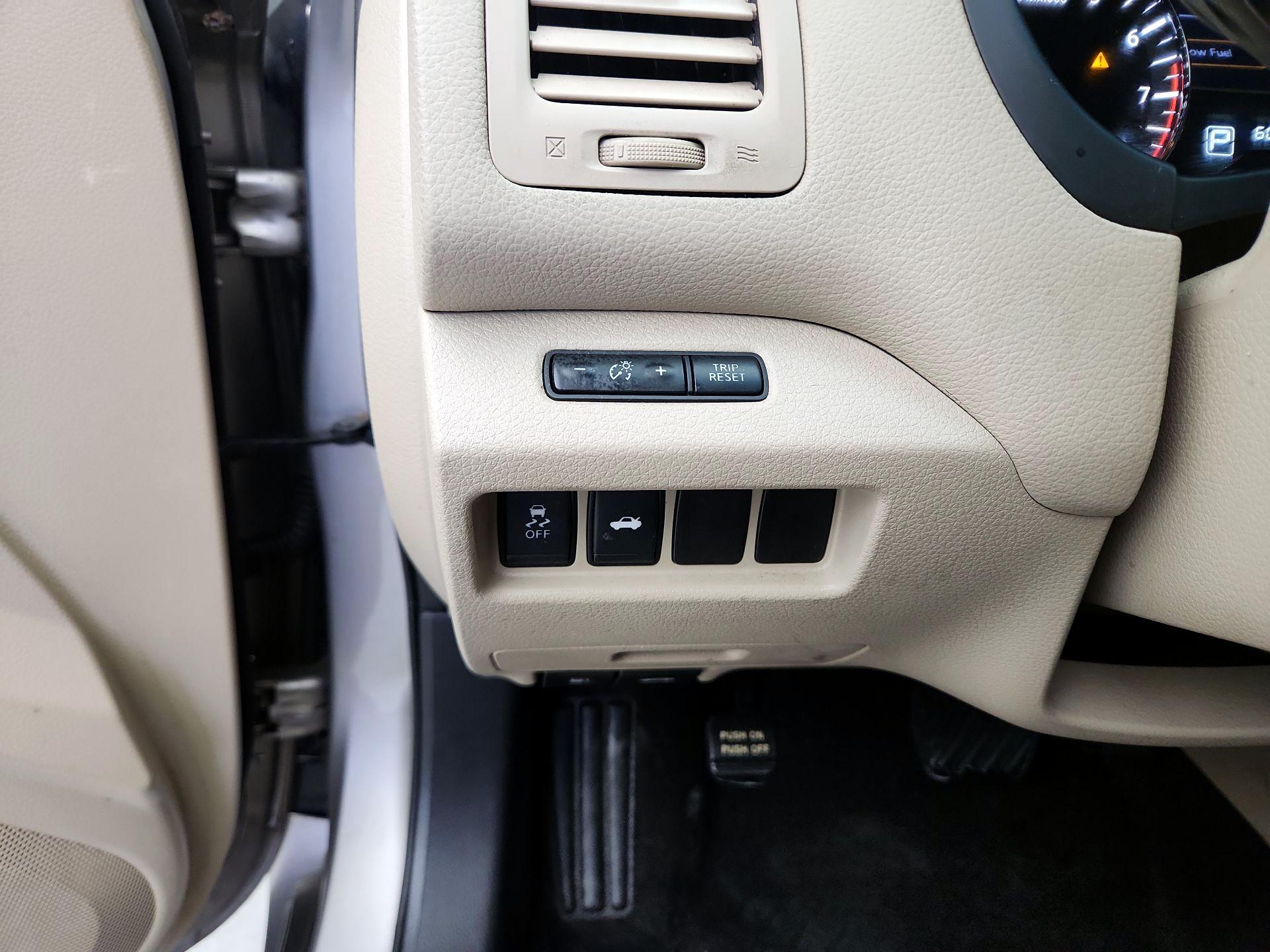 Thumbnail: 2015 Nissan Altima - 13