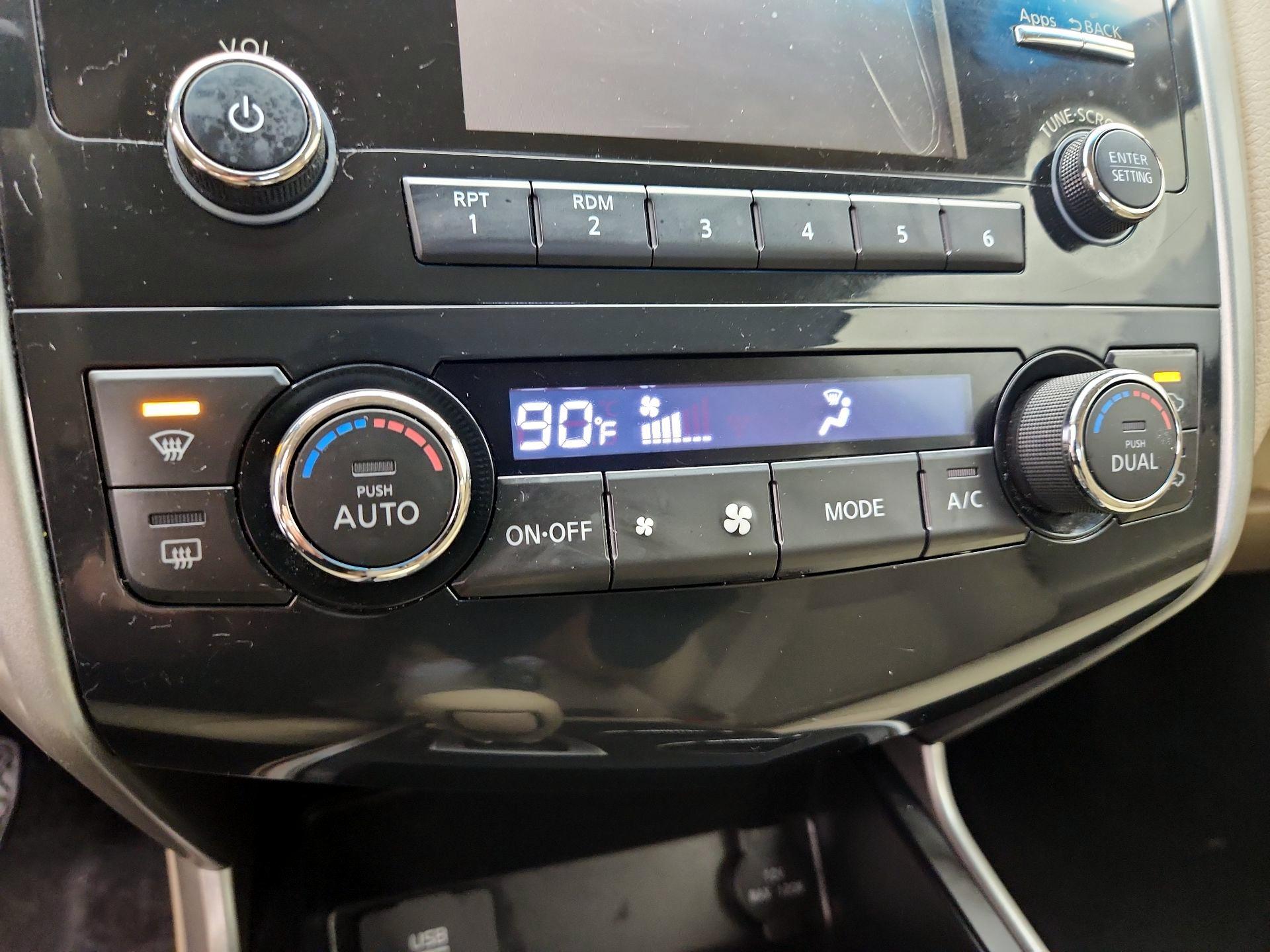 Thumbnail: 2015 Nissan Altima - 16