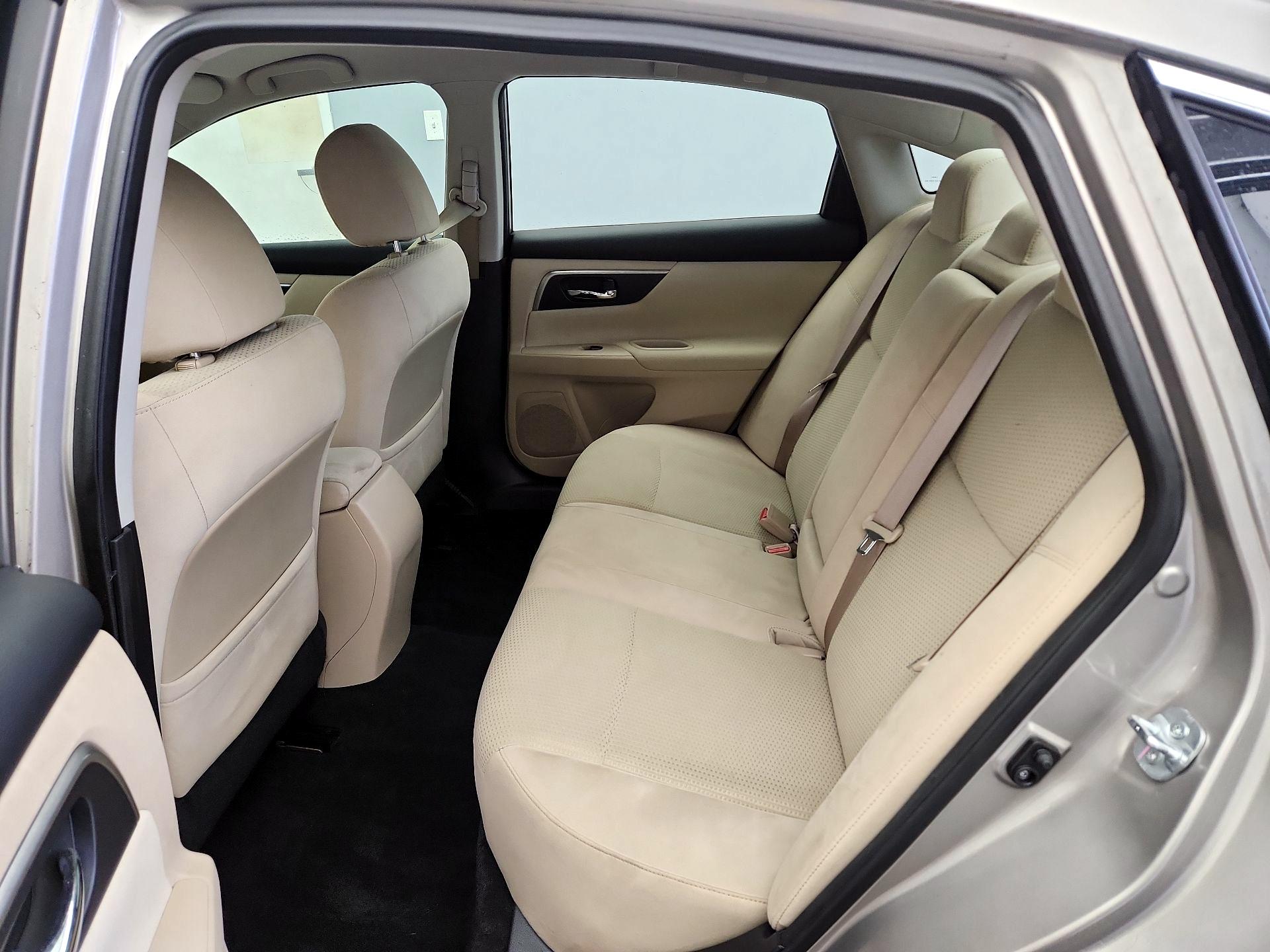 Thumbnail: 2015 Nissan Altima - 19