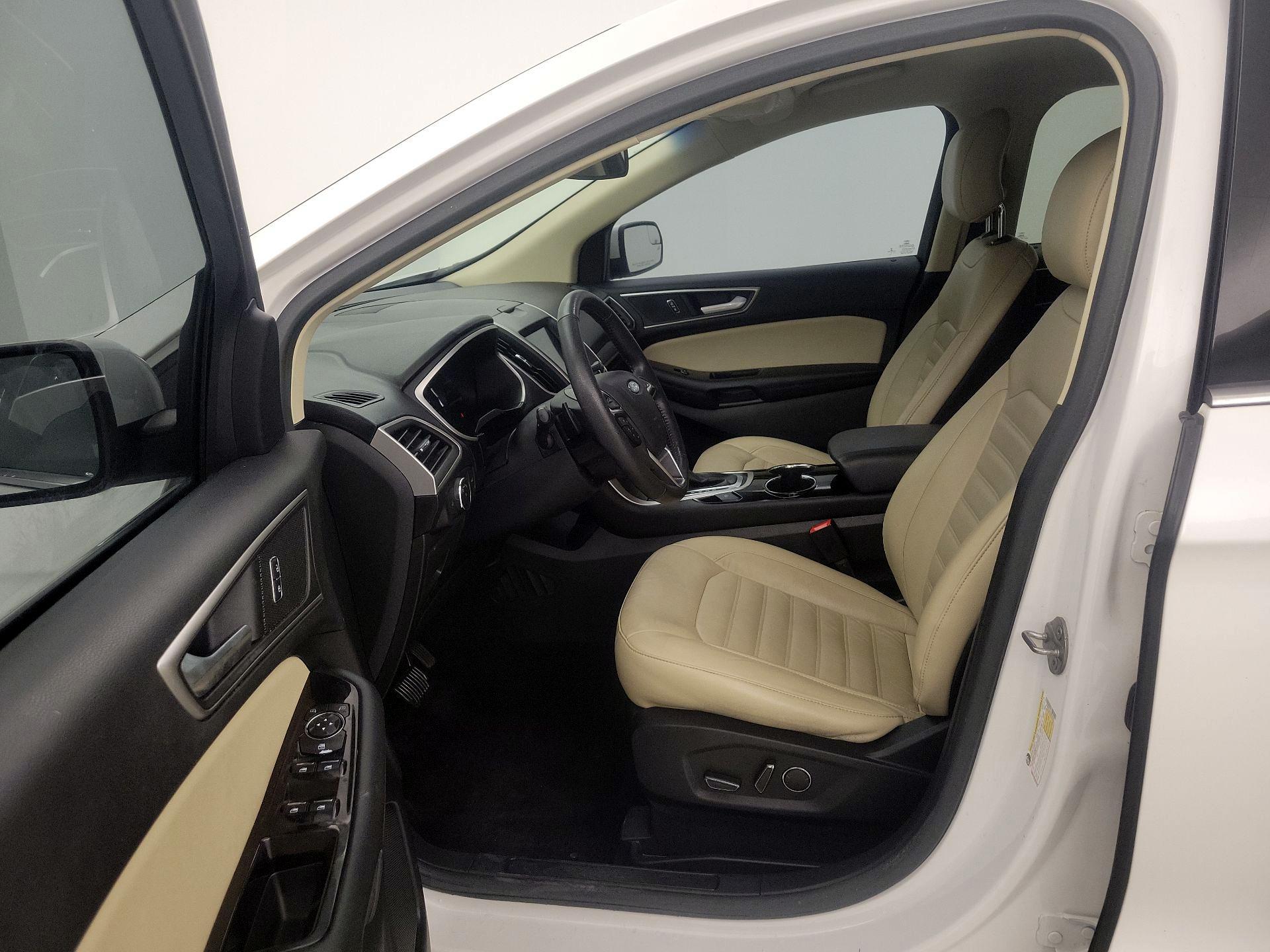 Thumbnail: 2016 Ford Edge - 11