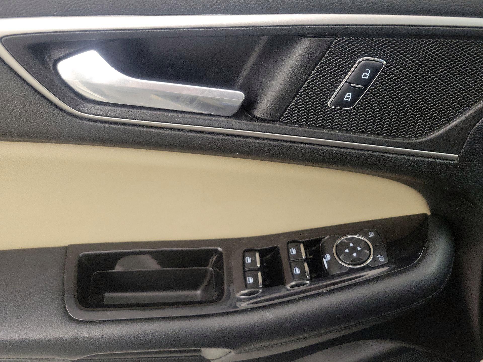 Thumbnail: 2016 Ford Edge - 12