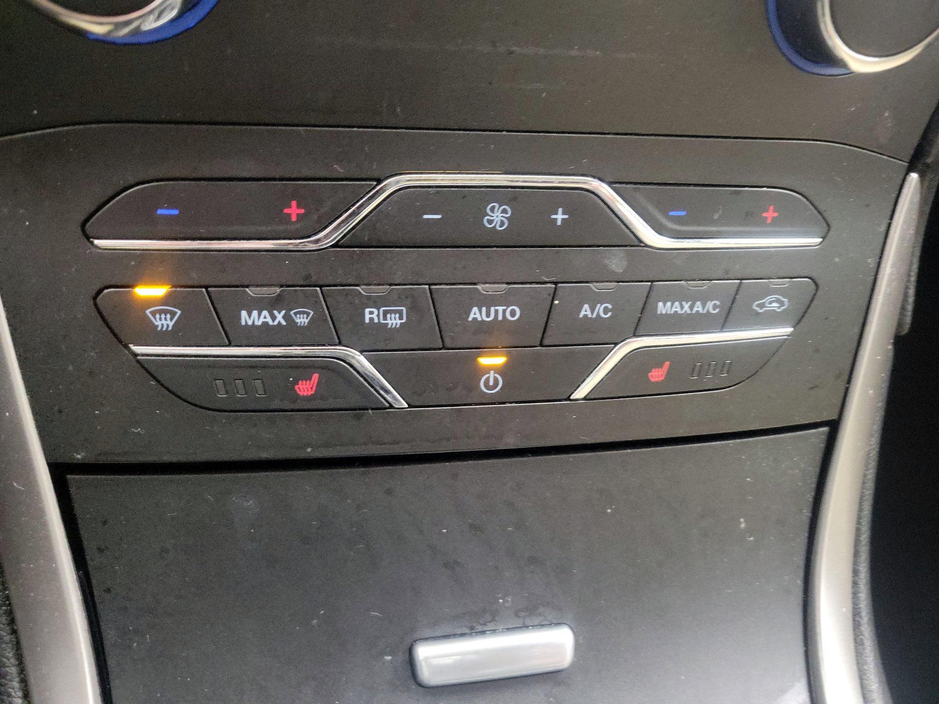 Thumbnail: 2016 Ford Edge - 16