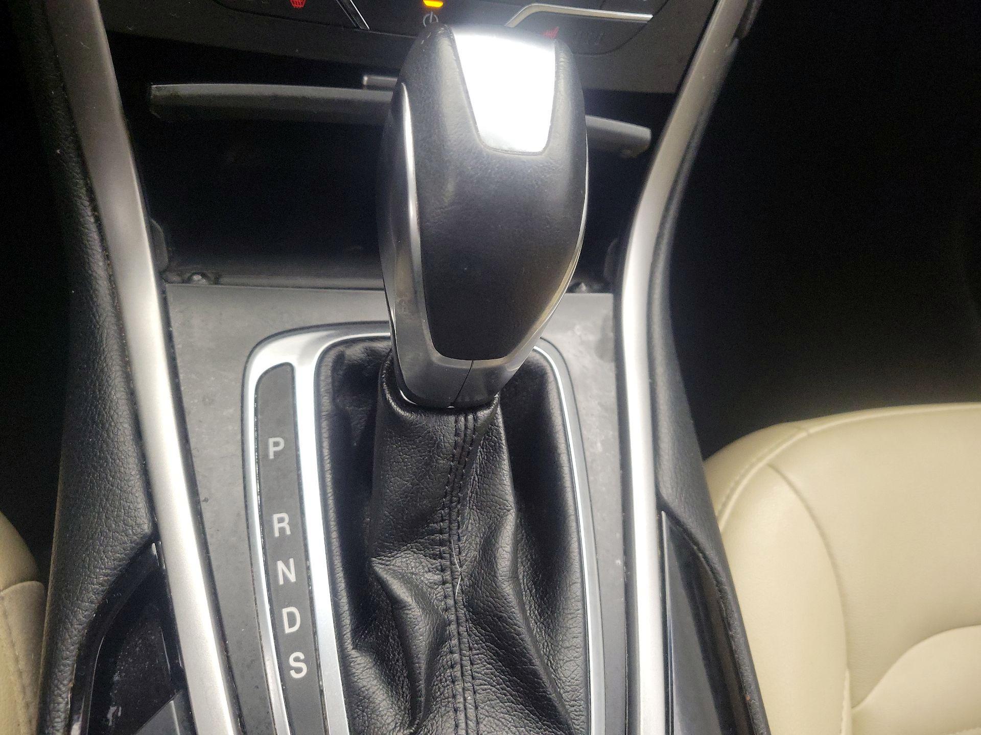 Thumbnail: 2016 Ford Edge - 17