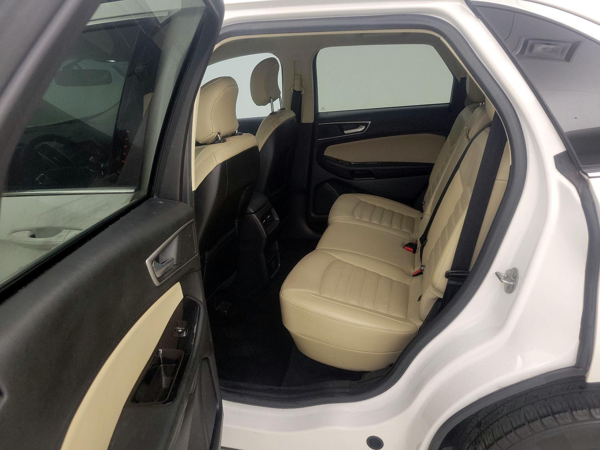 Thumbnail: 2016 Ford Edge - 19