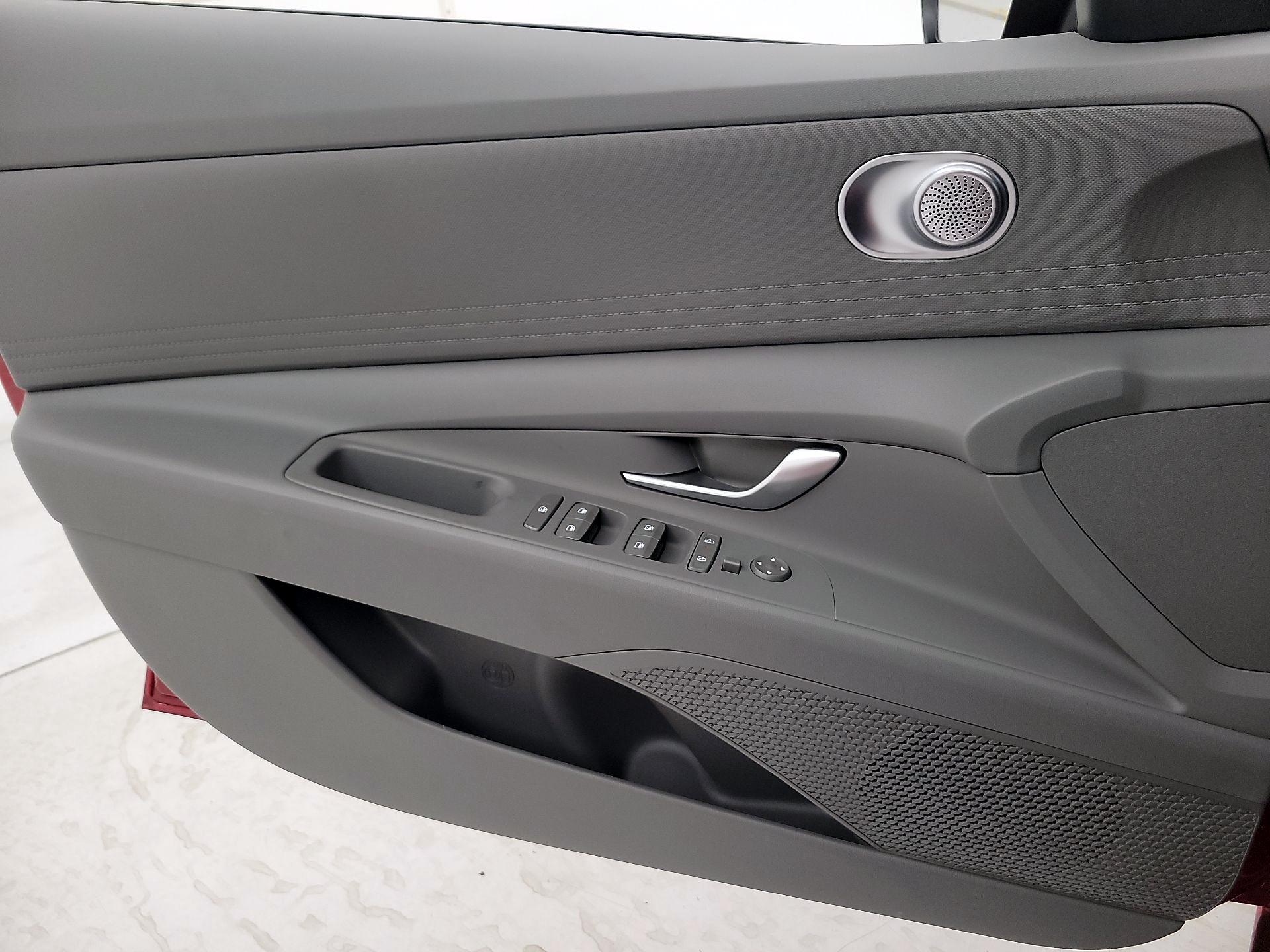 Thumbnail: 2024 Hyundai Elantra - 12