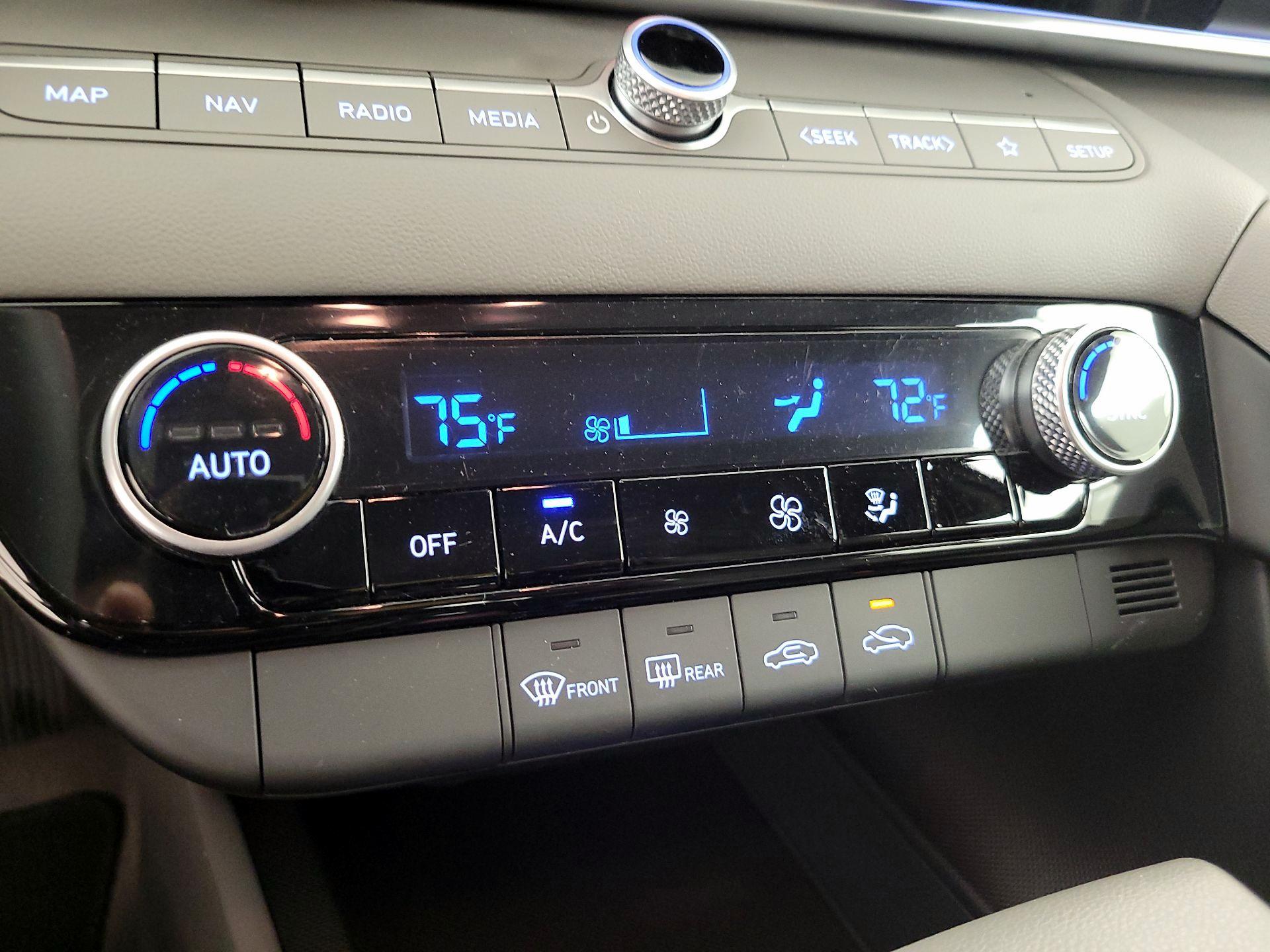 Thumbnail: 2024 Hyundai Elantra - 17