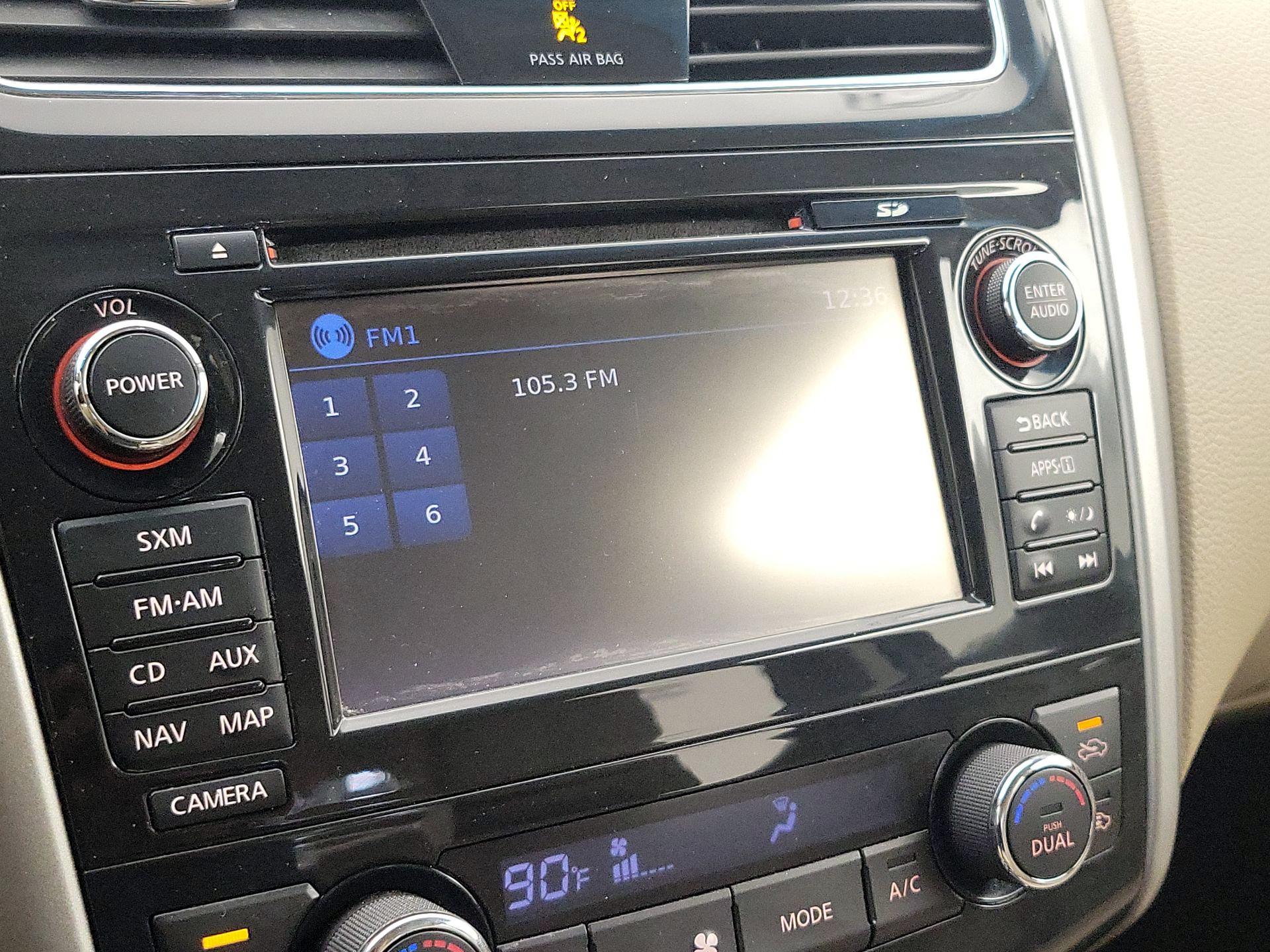 Thumbnail: 2015 Nissan Altima - 16