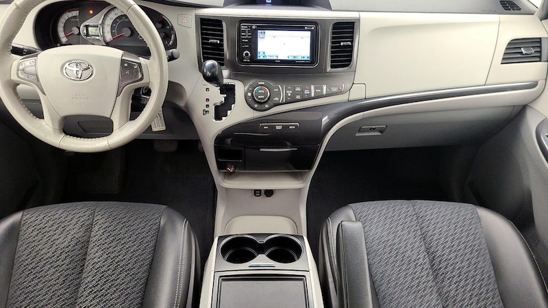 2014 Toyota Sienna SE 9