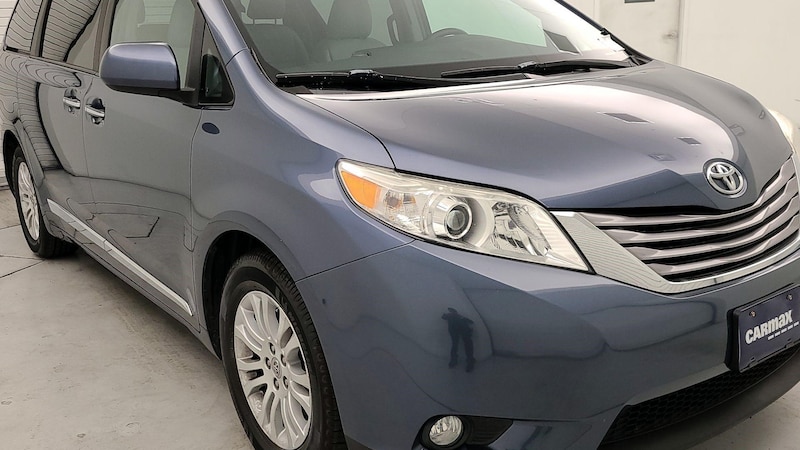 2017 Toyota Sienna XLE Premium Hero Image