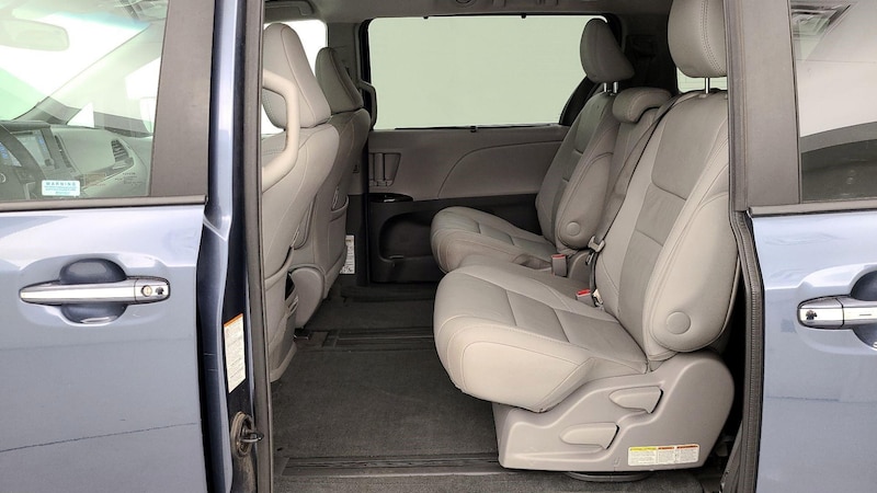 2017 Toyota Sienna XLE Premium 17