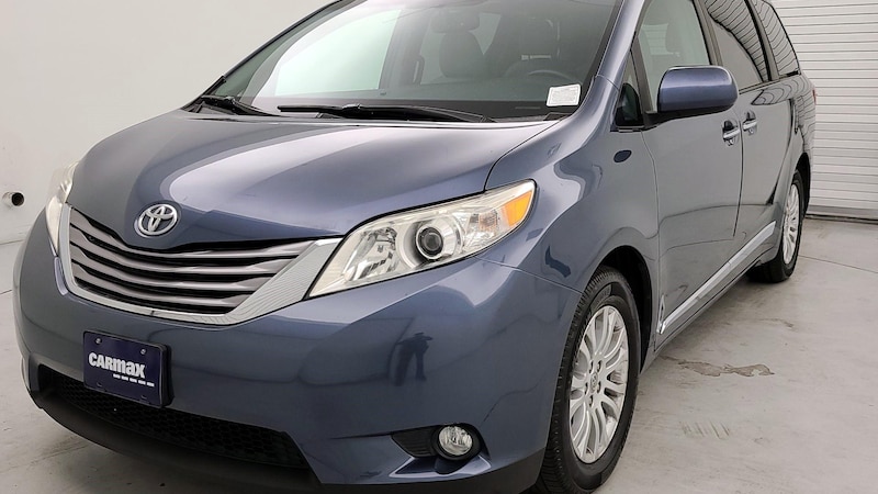 2017 Toyota Sienna XLE Premium 3