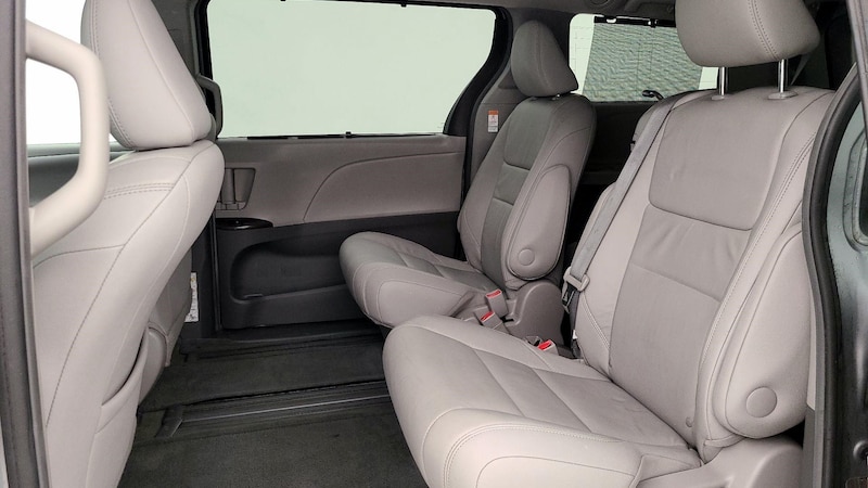 2015 Toyota Sienna XLE 18