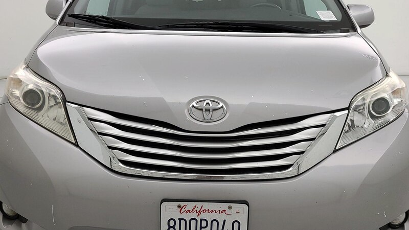 2015 Toyota Sienna XLE 2