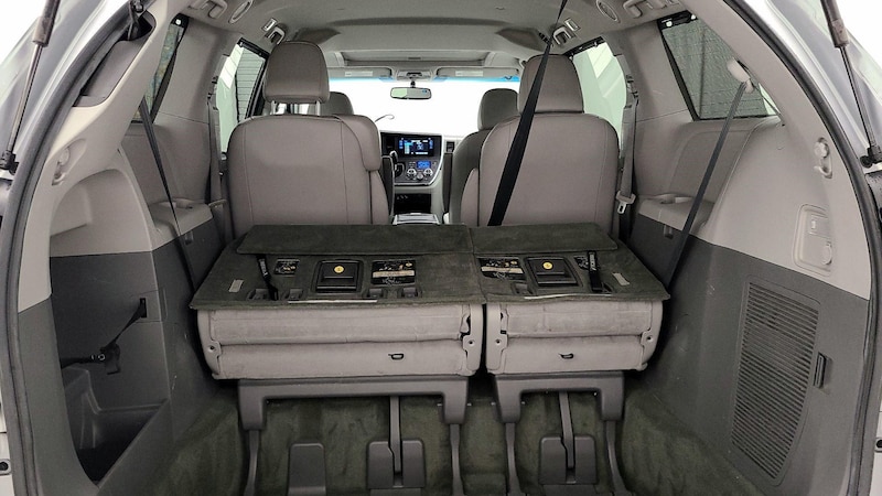 2015 Toyota Sienna XLE 21