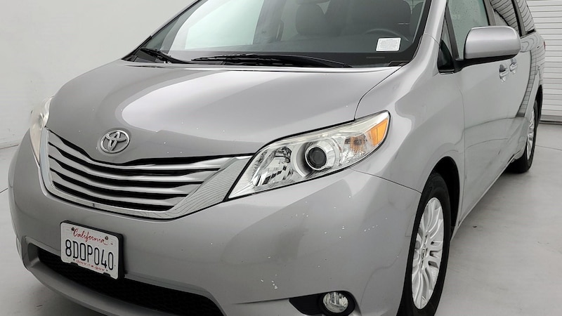 2015 Toyota Sienna XLE 3