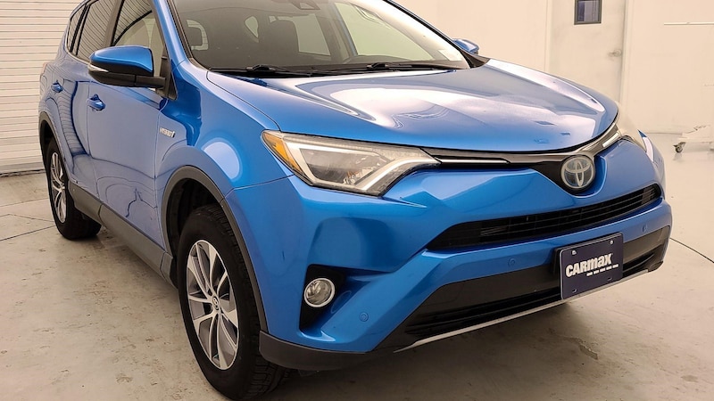 2017 Toyota RAV4 XLE Hero Image