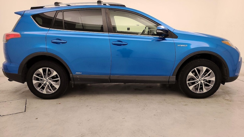 2017 Toyota RAV4 XLE 4