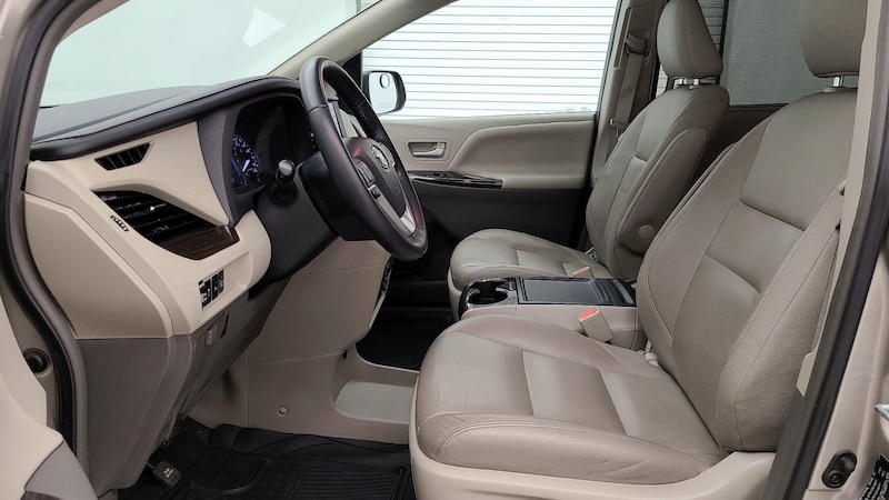 2015 Toyota Sienna XLE 11