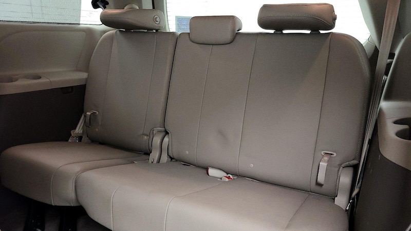 2015 Toyota Sienna XLE 21