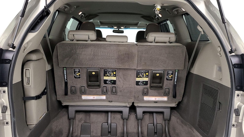 2015 Toyota Sienna XLE 22