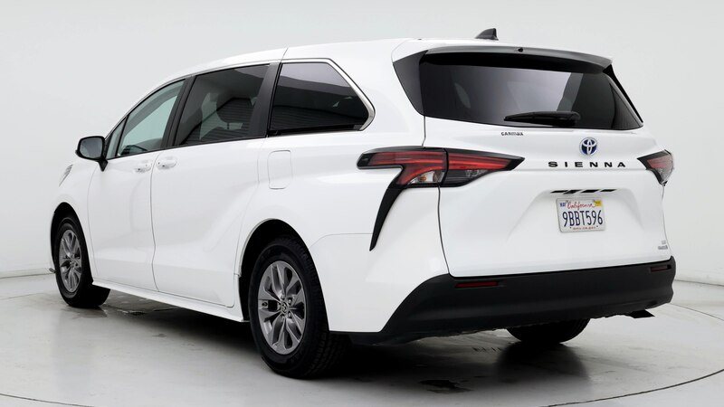 2022 Toyota Sienna LE 2