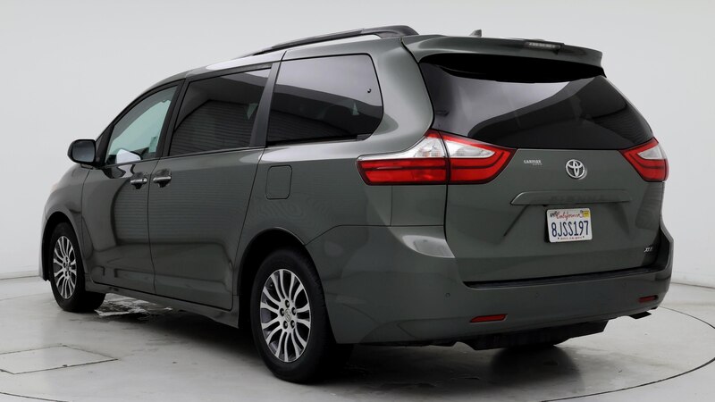 2019 Toyota Sienna XLE 2