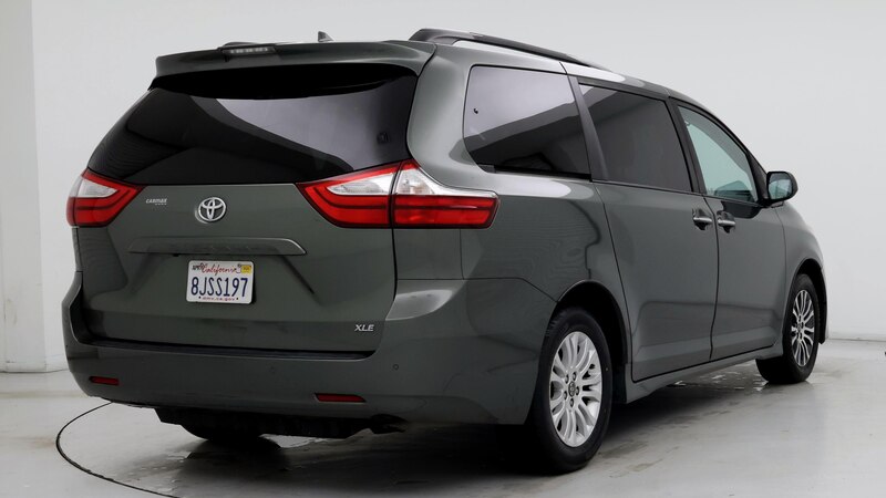 2019 Toyota Sienna XLE 8